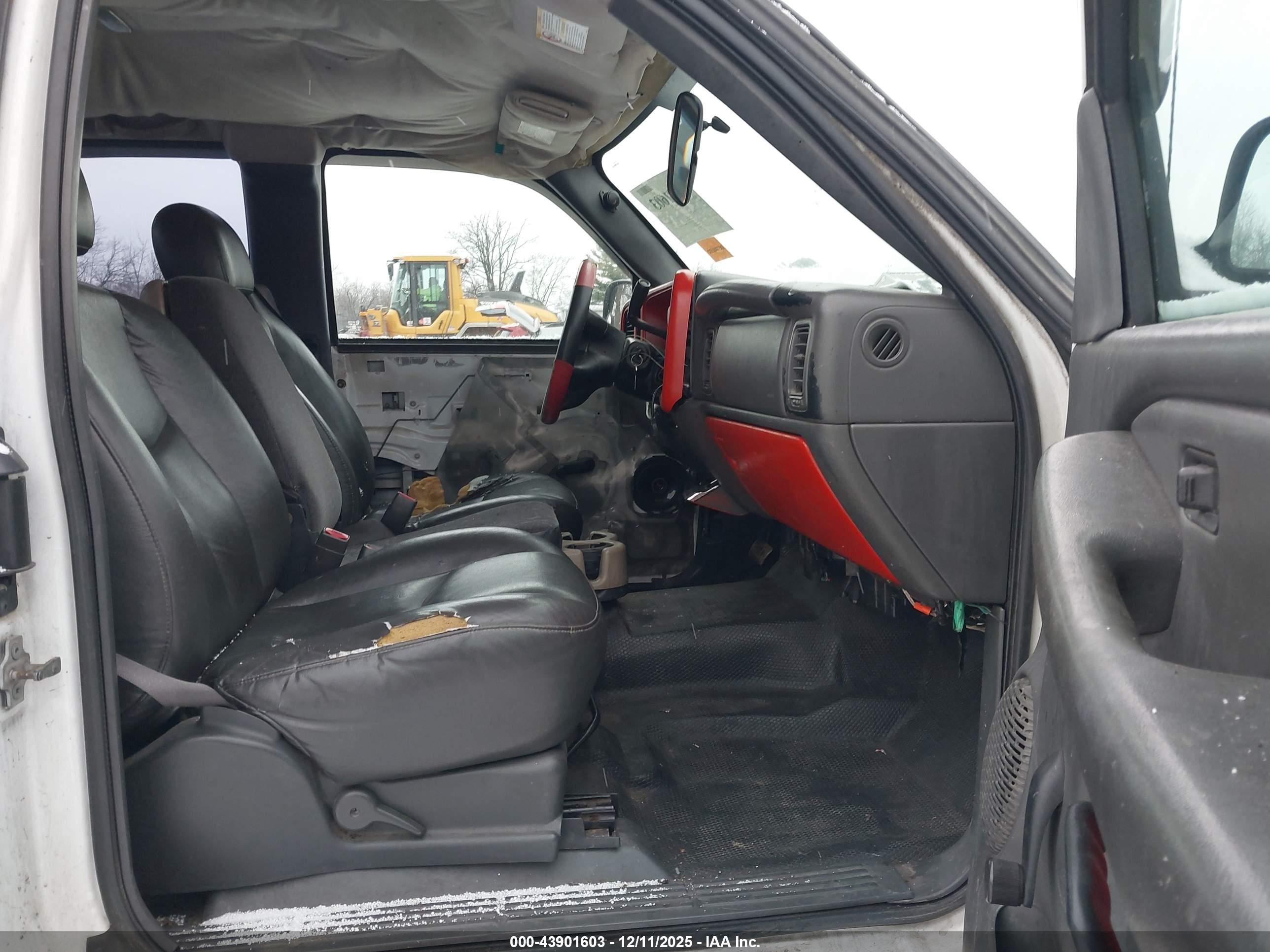 CHEVROLET SILVERADO image 5