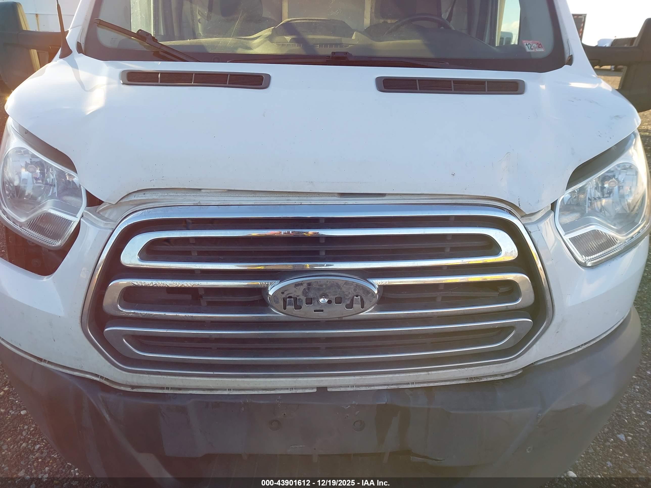 FORD TRANSIT-350 image 10