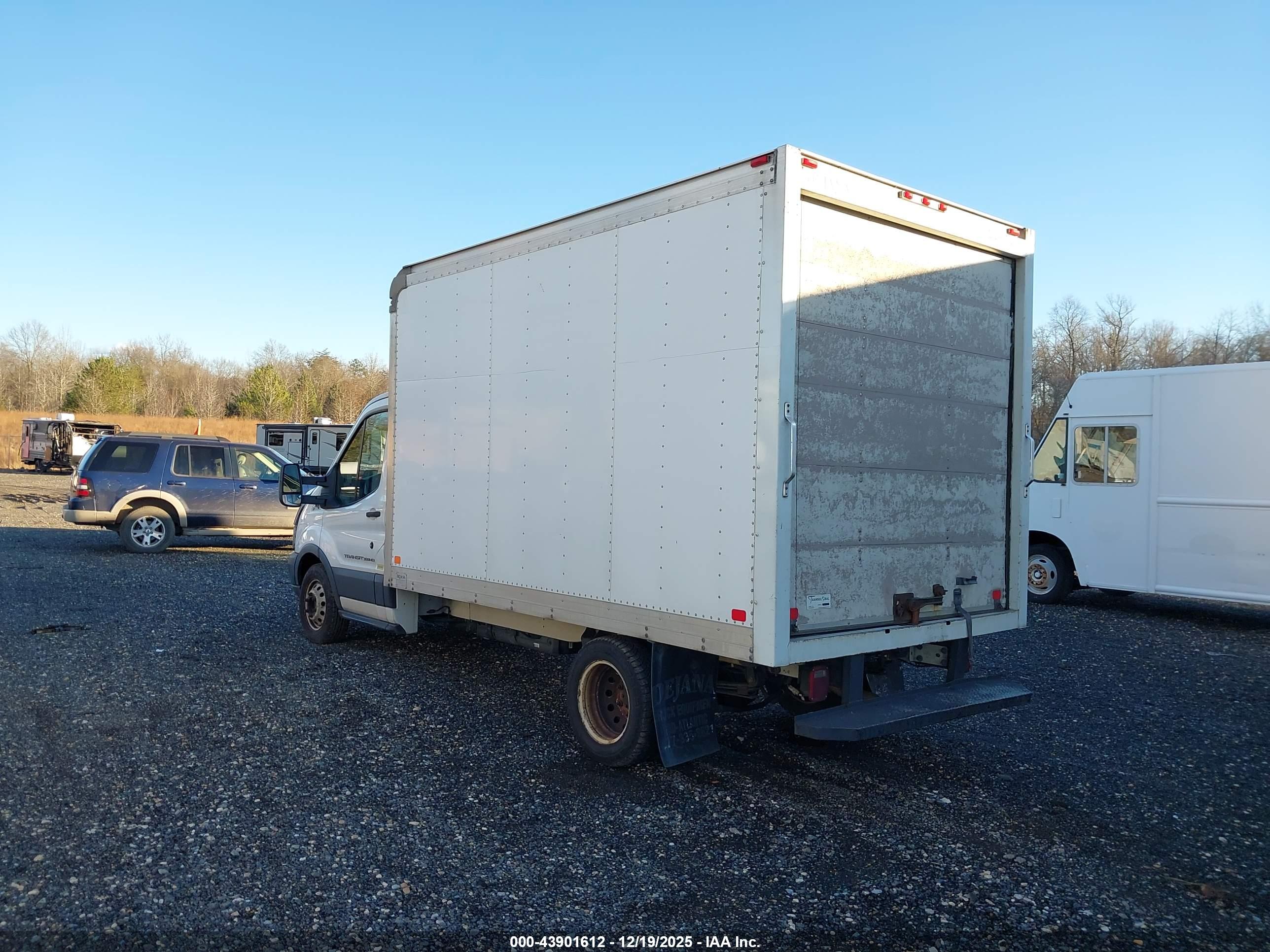 FORD TRANSIT-350 image 3