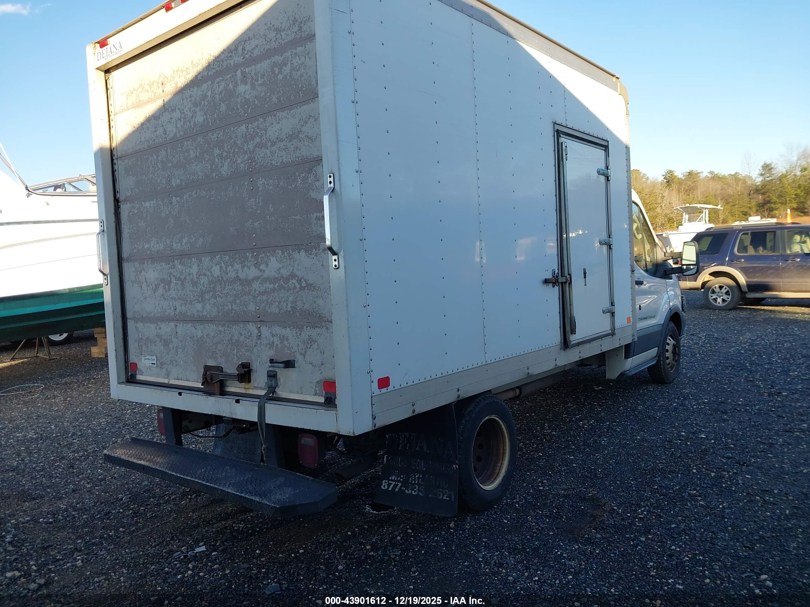 FORD TRANSIT-350 image 4