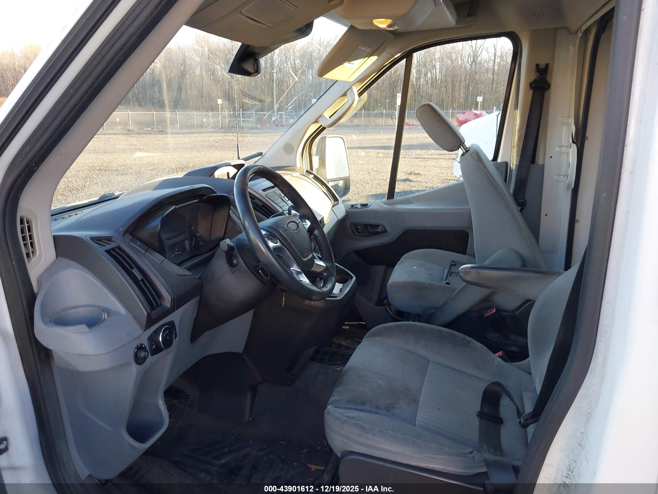 FORD TRANSIT-350 image 7