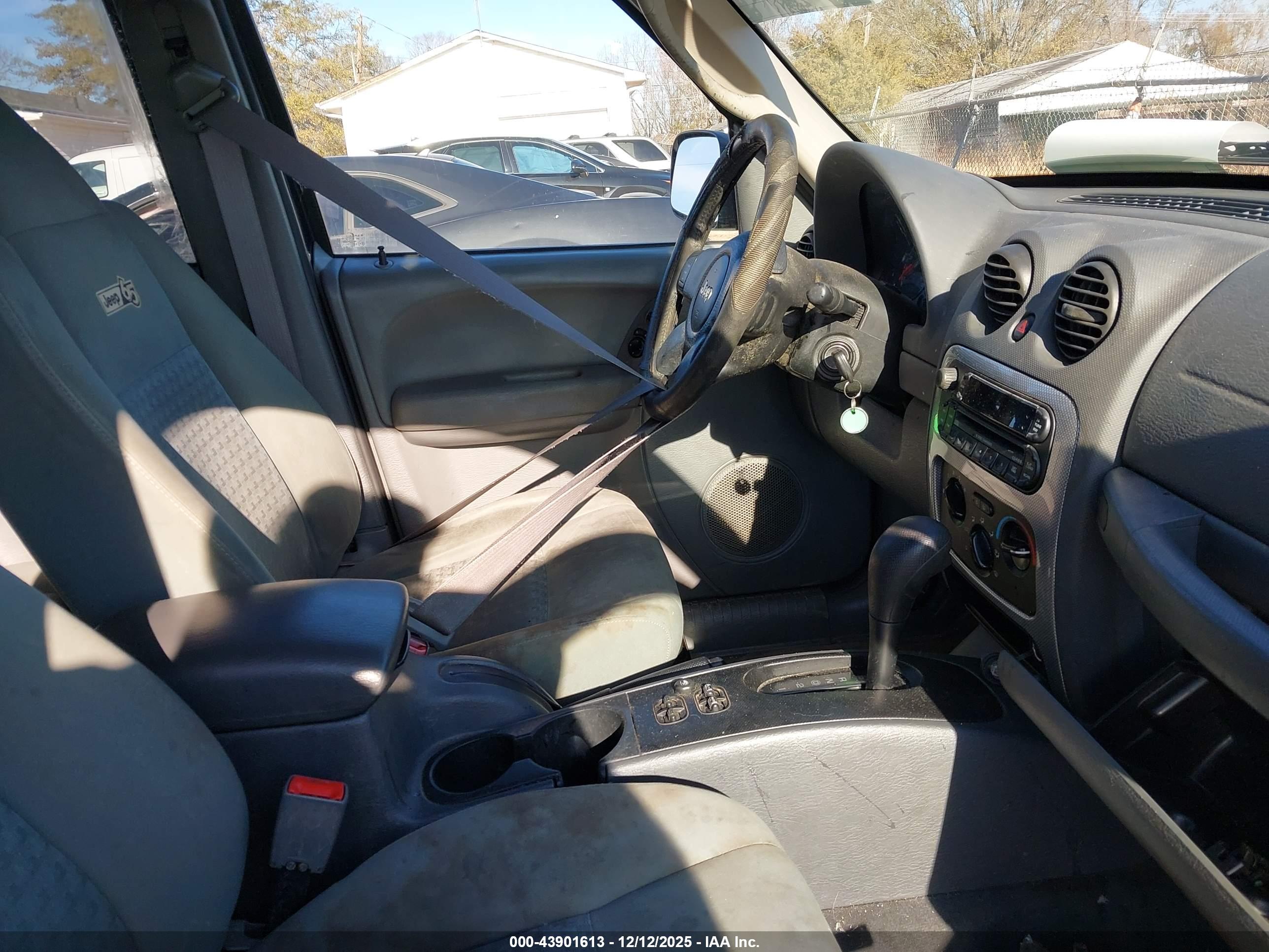 JEEP LIBERTY image 5