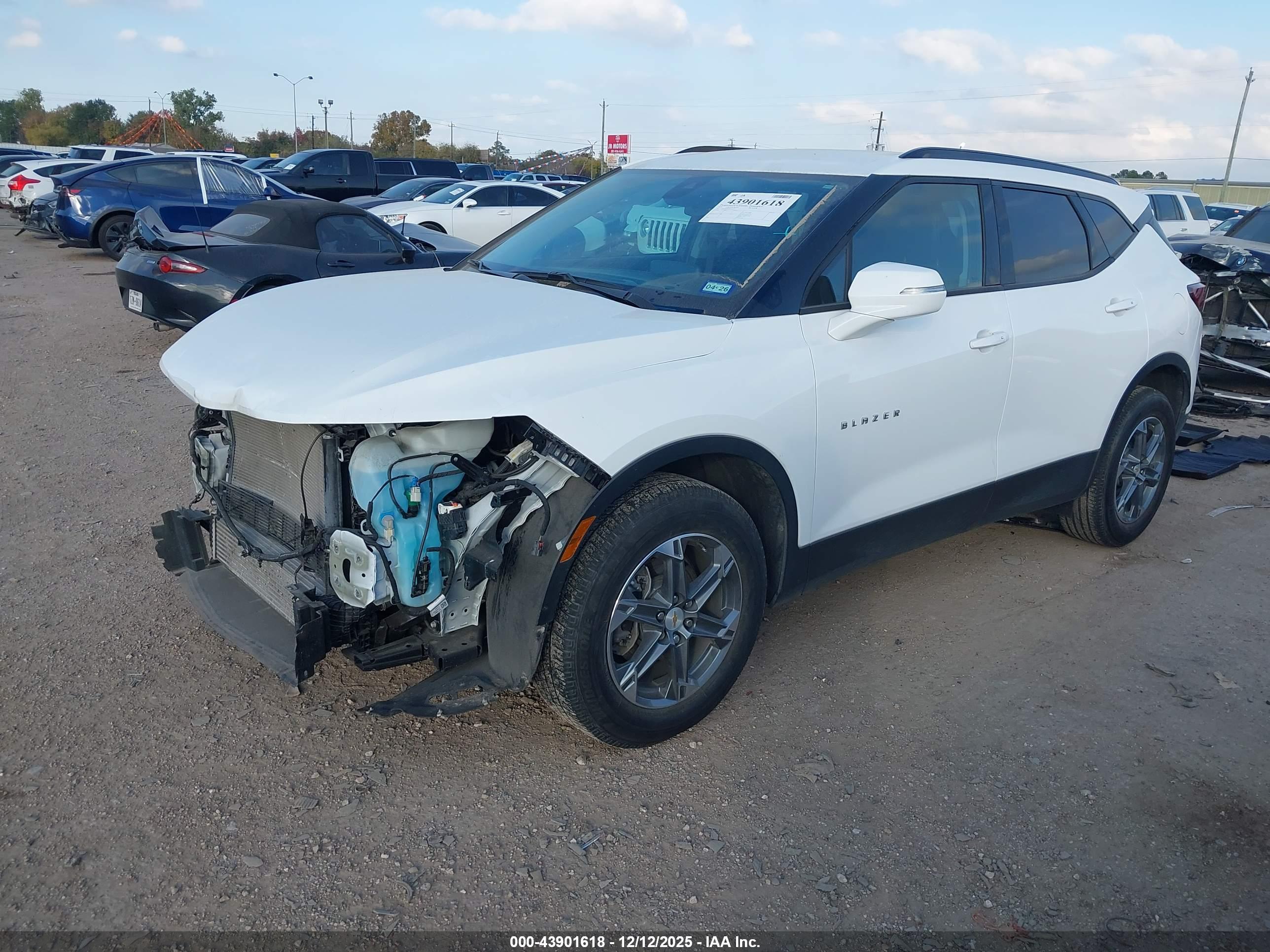 CHEVROLET BLAZER image 2