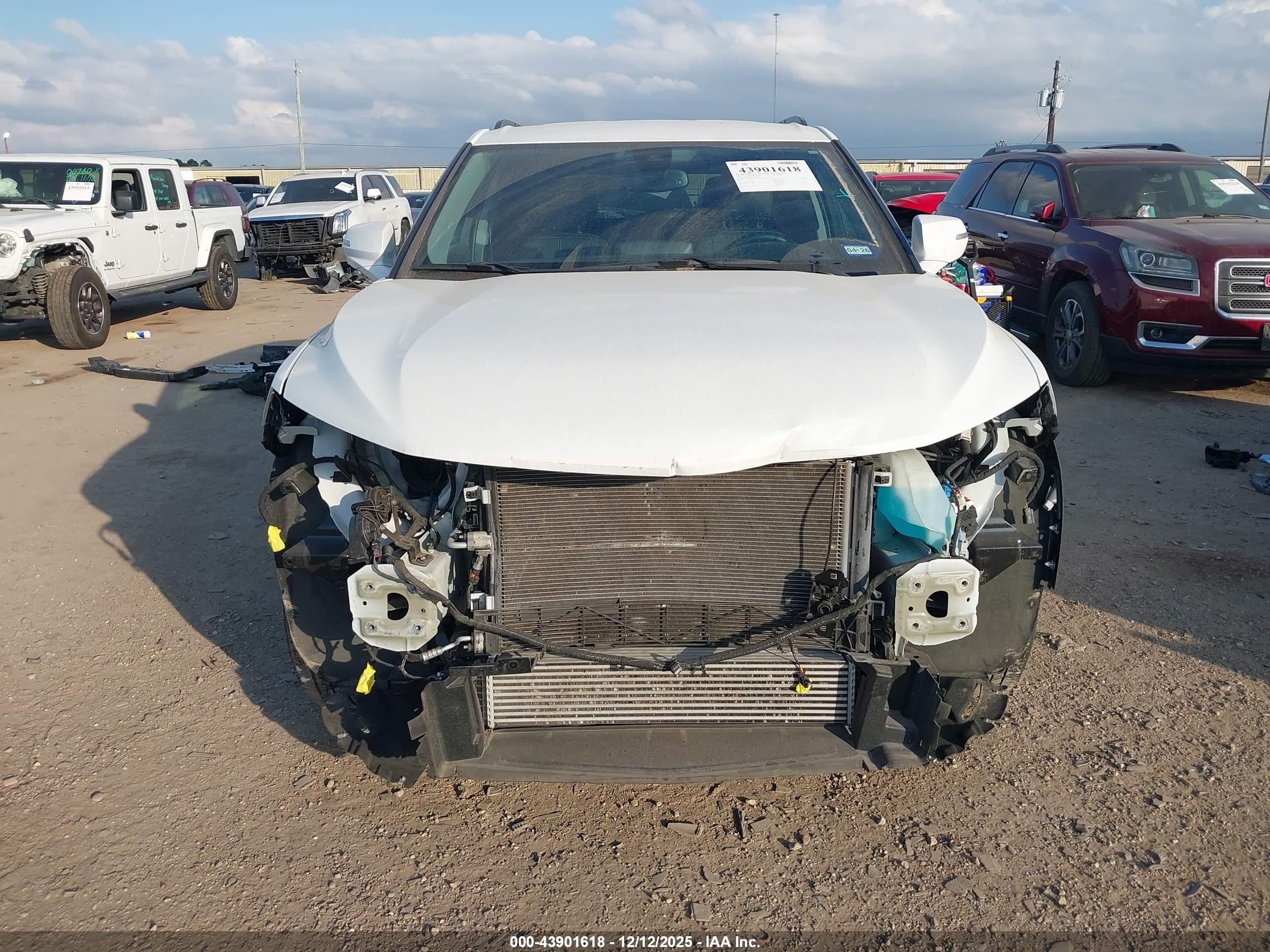 CHEVROLET BLAZER image 6