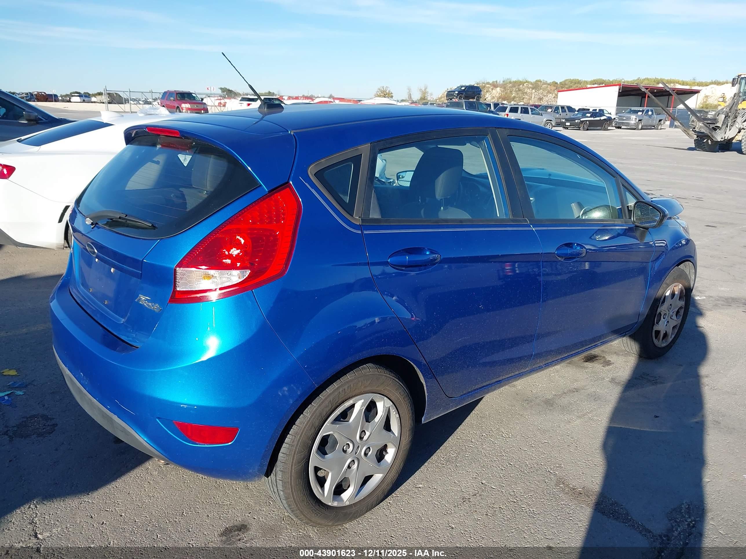 FORD FIESTA image 4