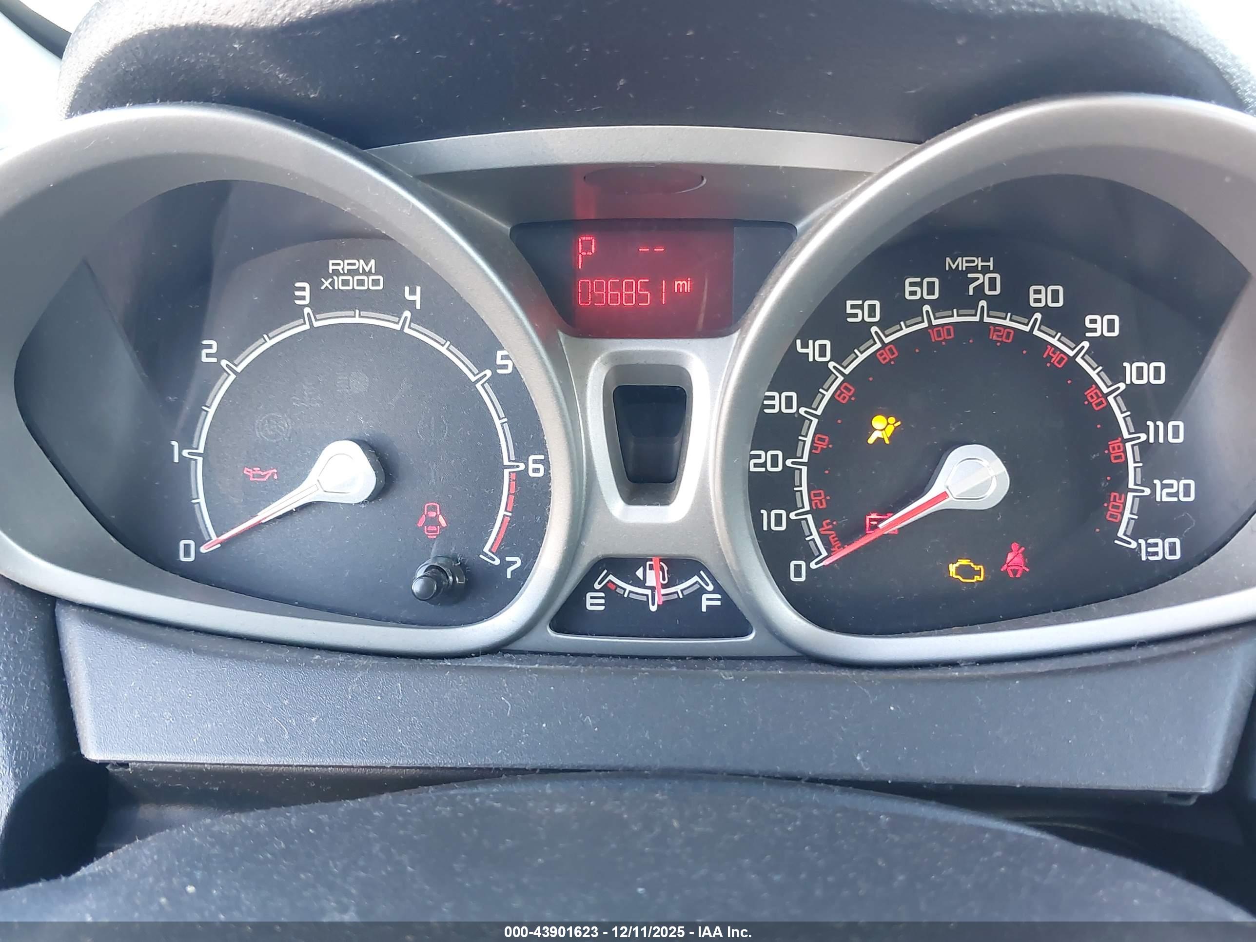 FORD FIESTA image 7