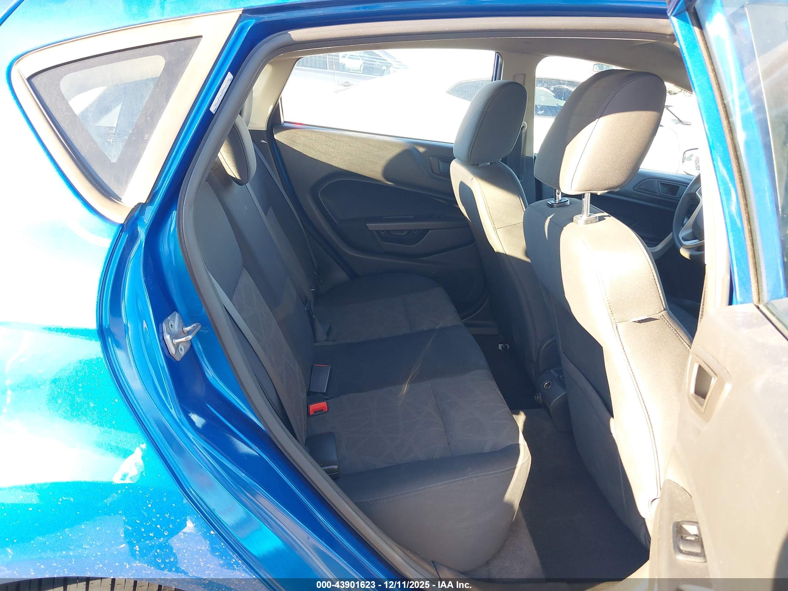 FORD FIESTA image 8