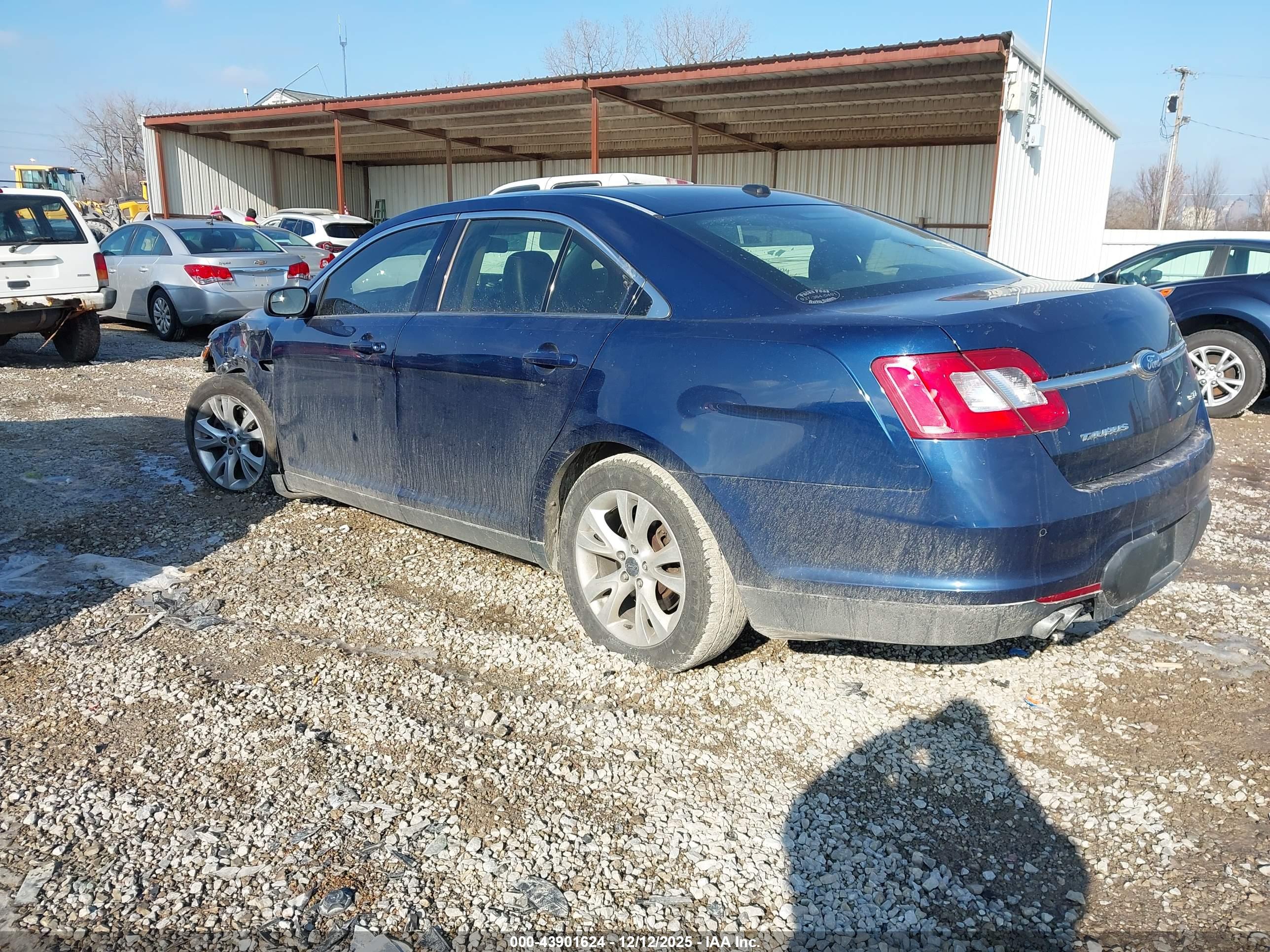 FORD TAURUS image 3