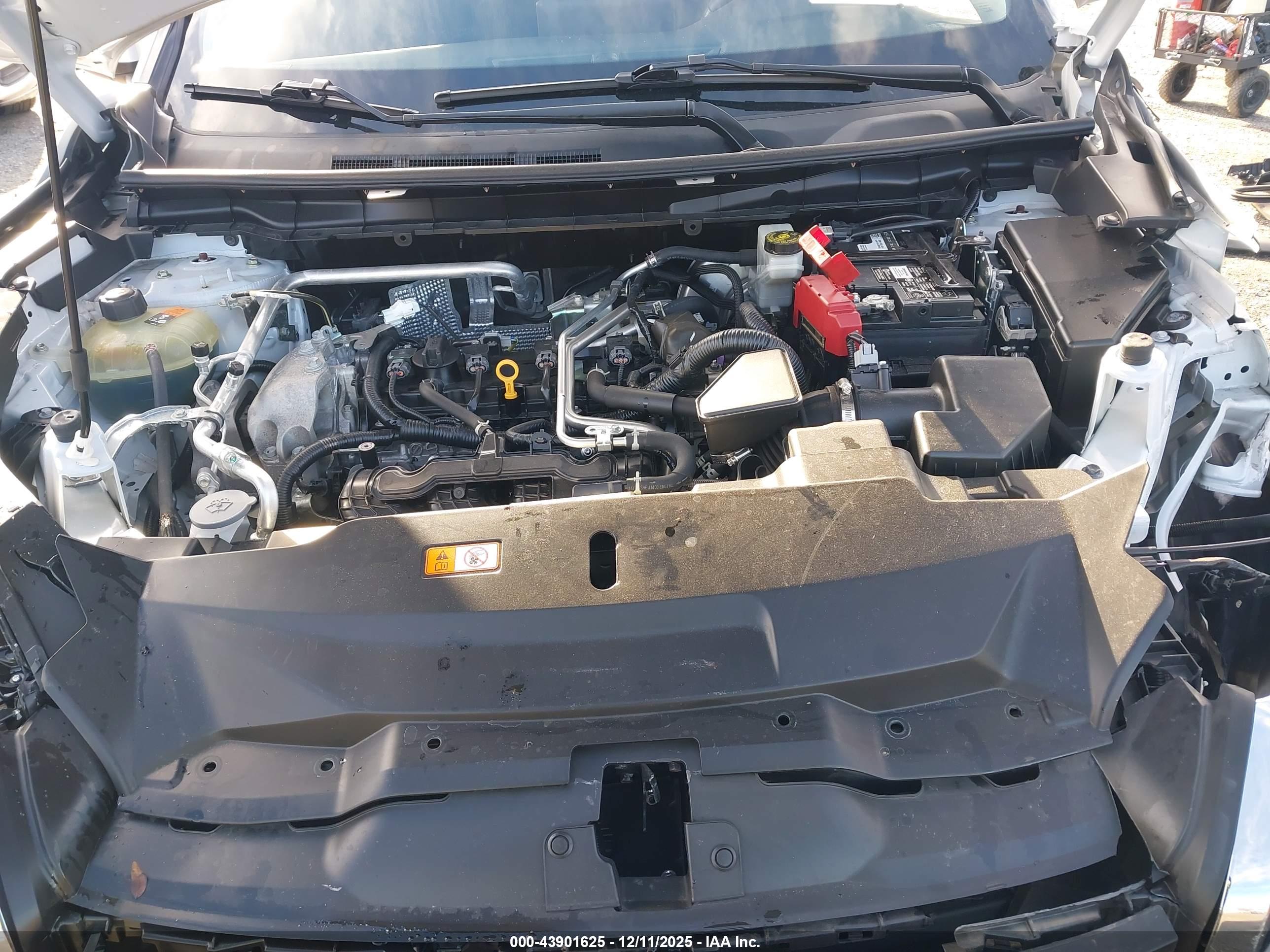 MITSUBISHI OUTLANDER image 10