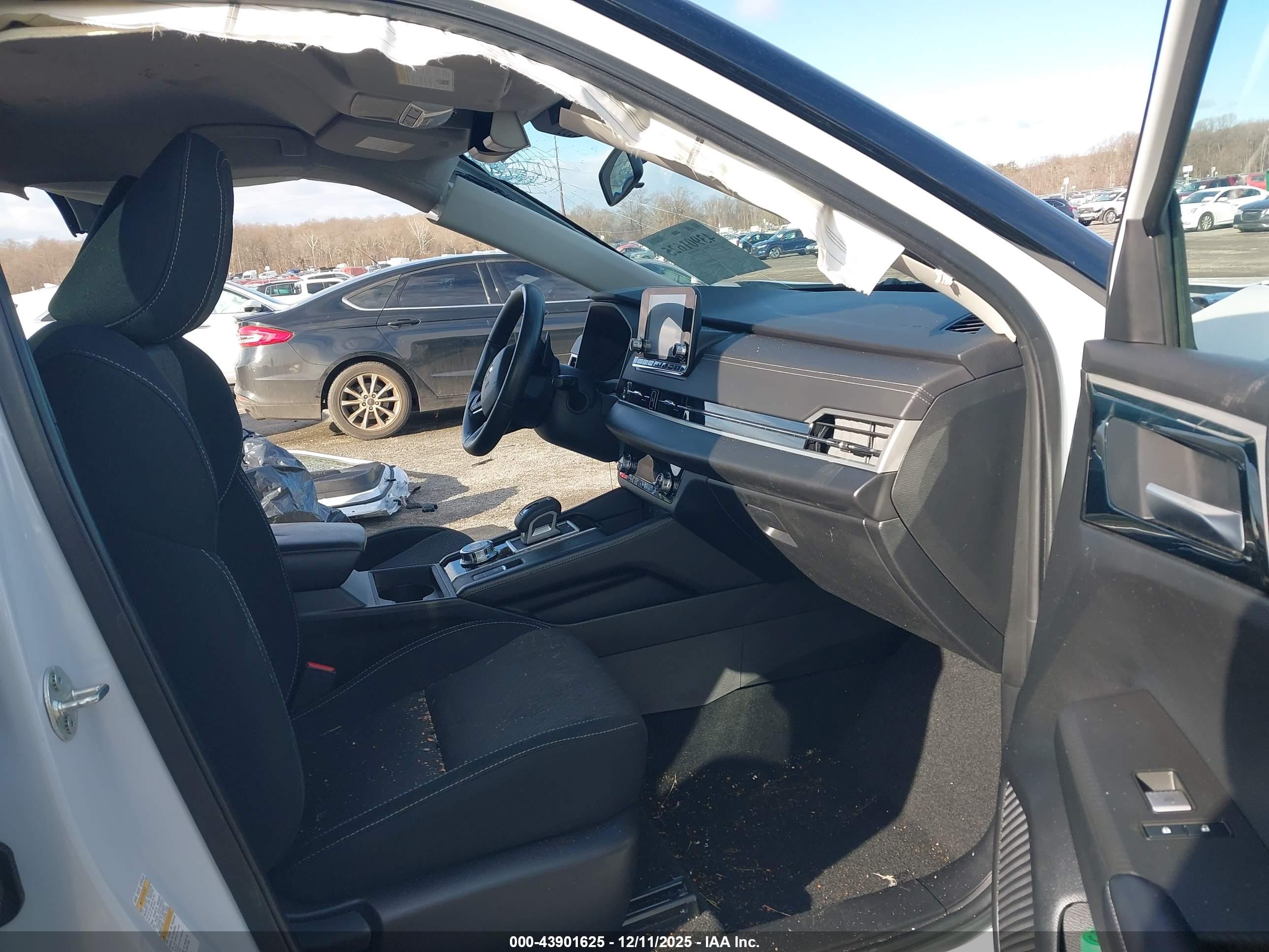 MITSUBISHI OUTLANDER image 5