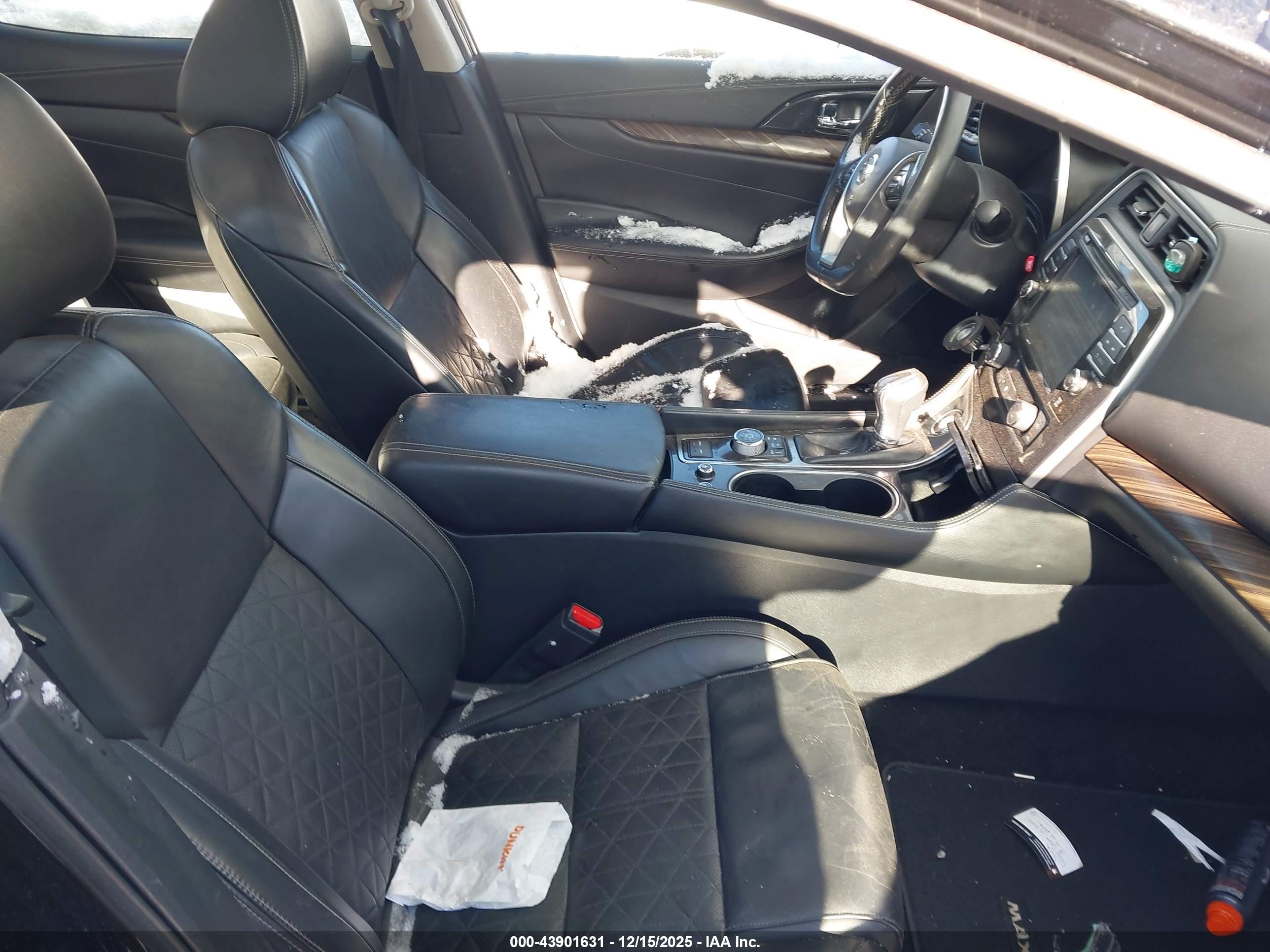 NISSAN MAXIMA image 5