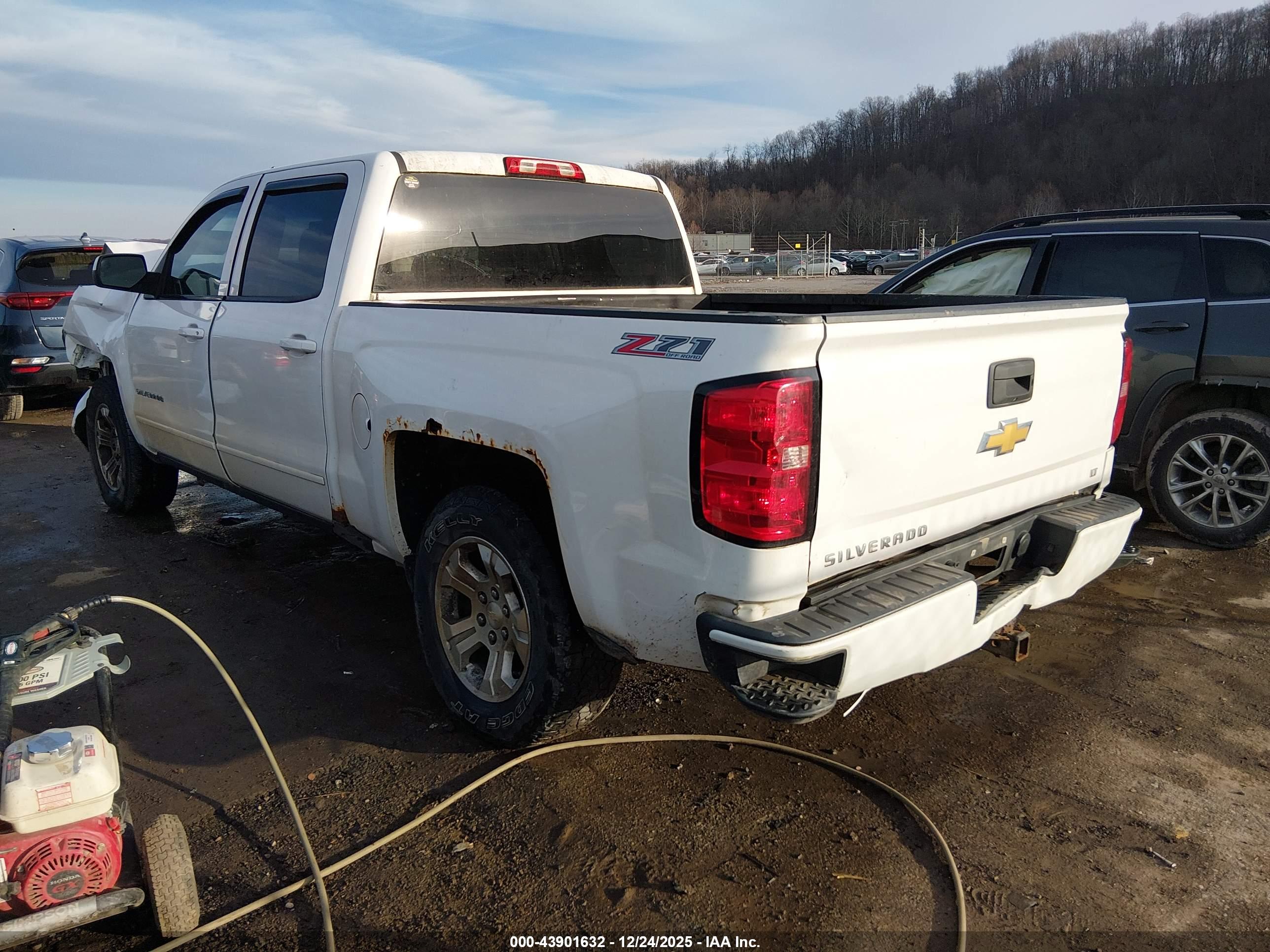 CHEVROLET SILVERADO image 3