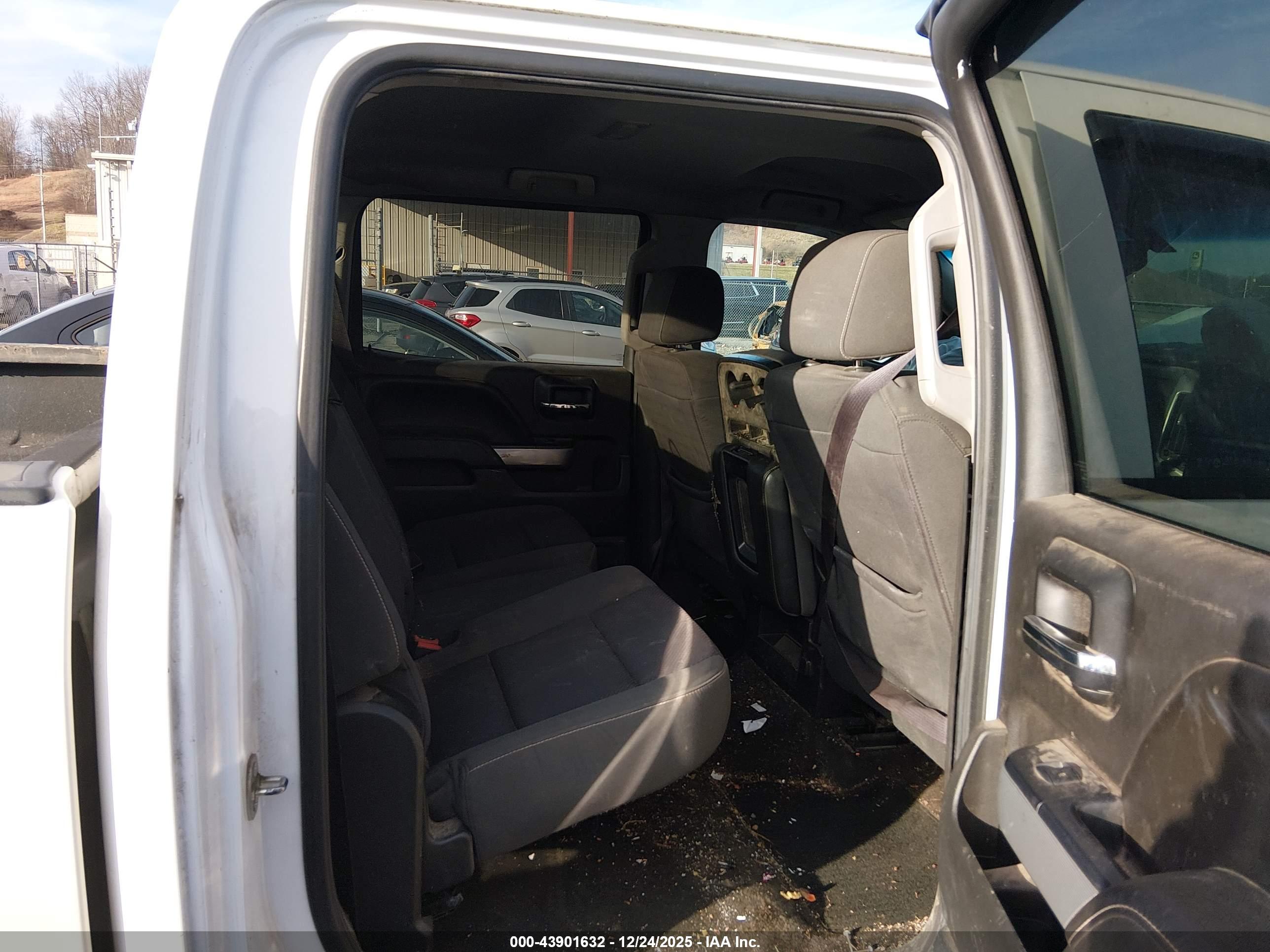CHEVROLET SILVERADO image 8