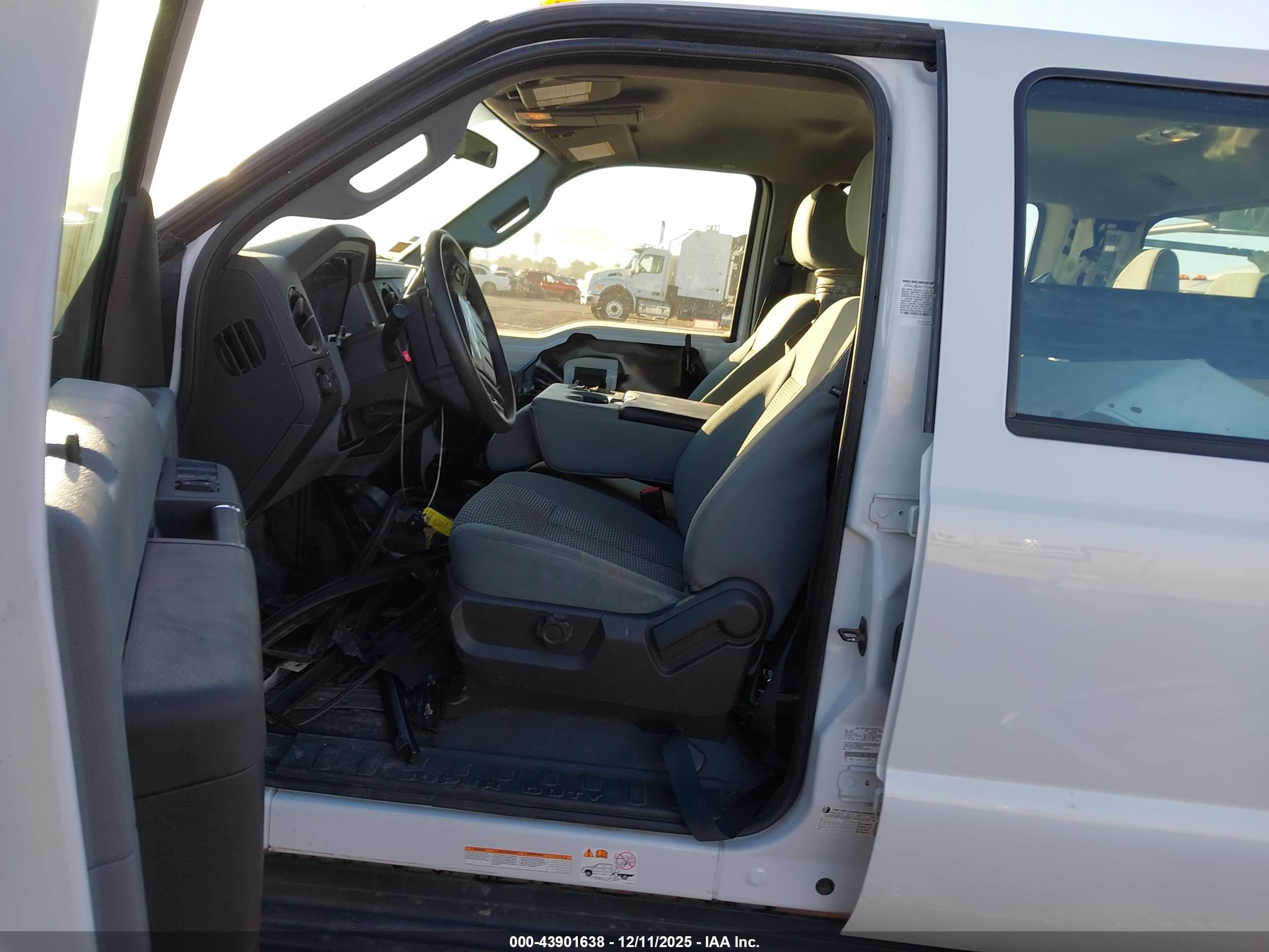 FORD F-450 image 8
