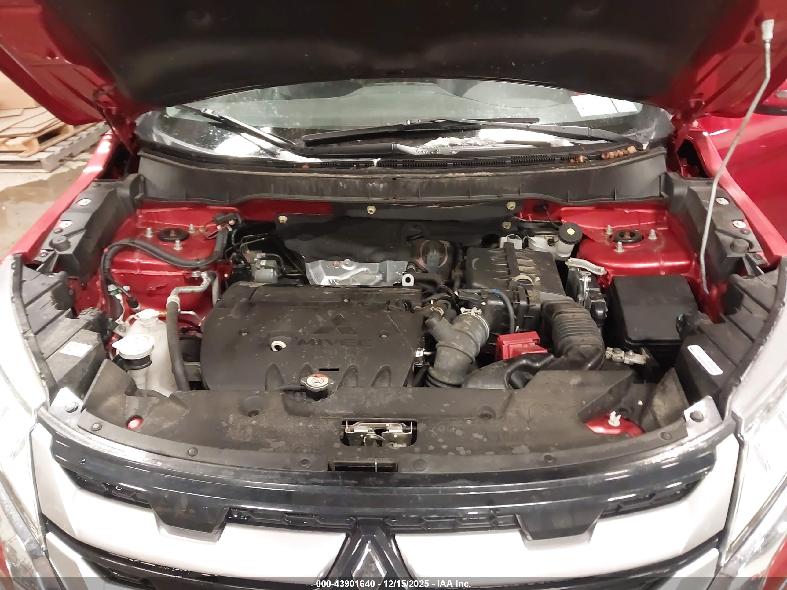 MITSUBISHI OUTLANDER image 10
