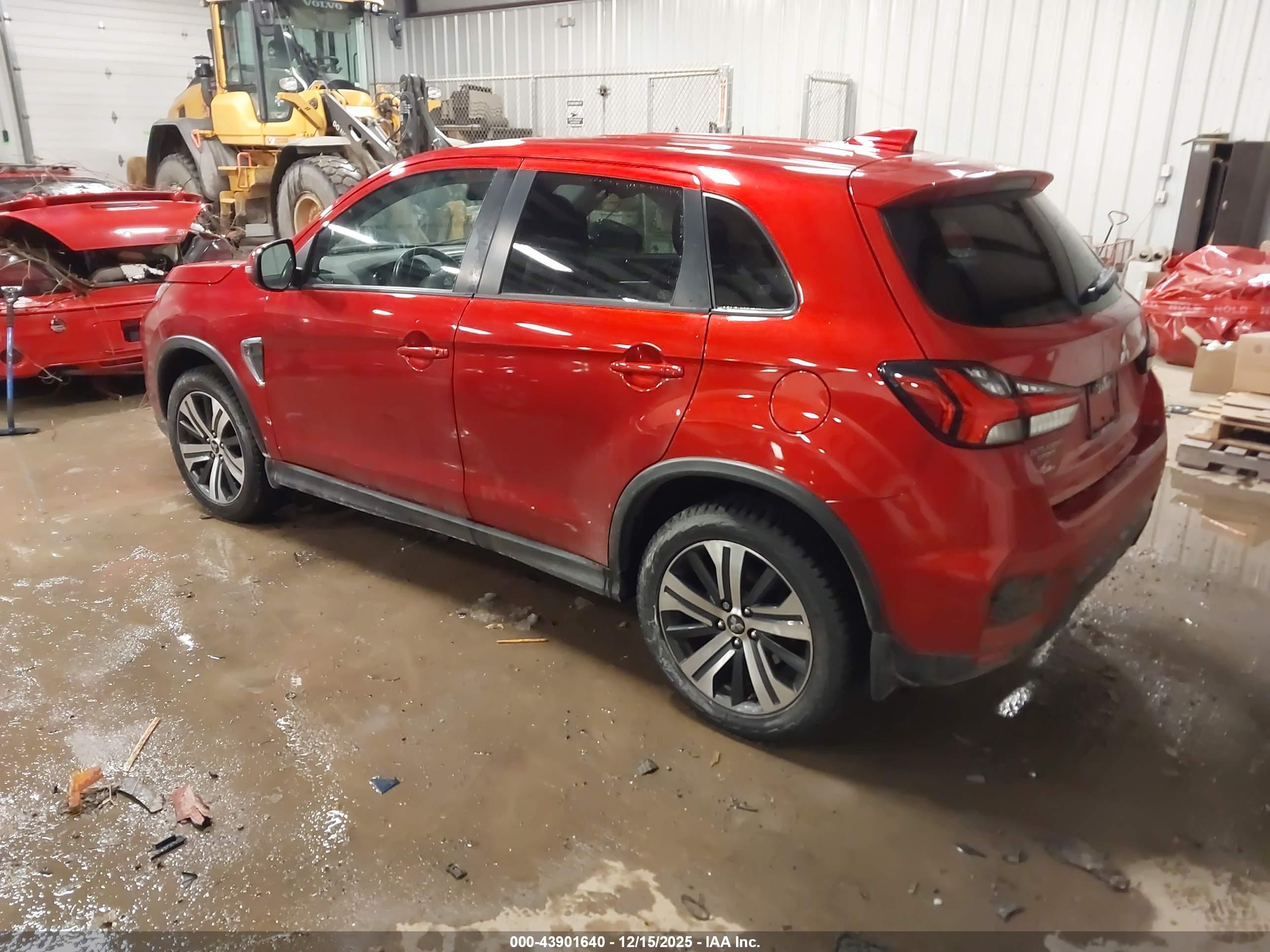 MITSUBISHI OUTLANDER image 3