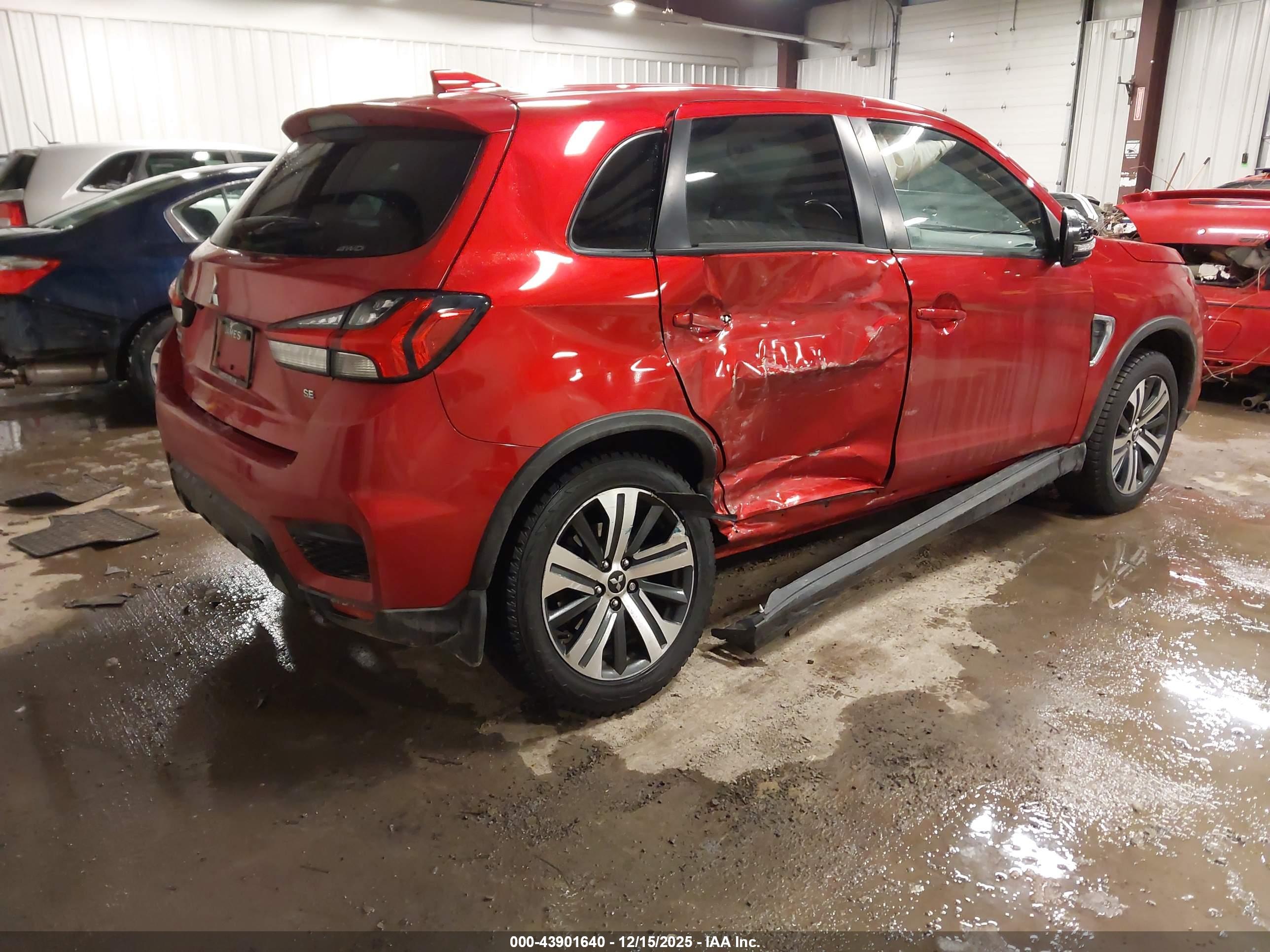 MITSUBISHI OUTLANDER image 4