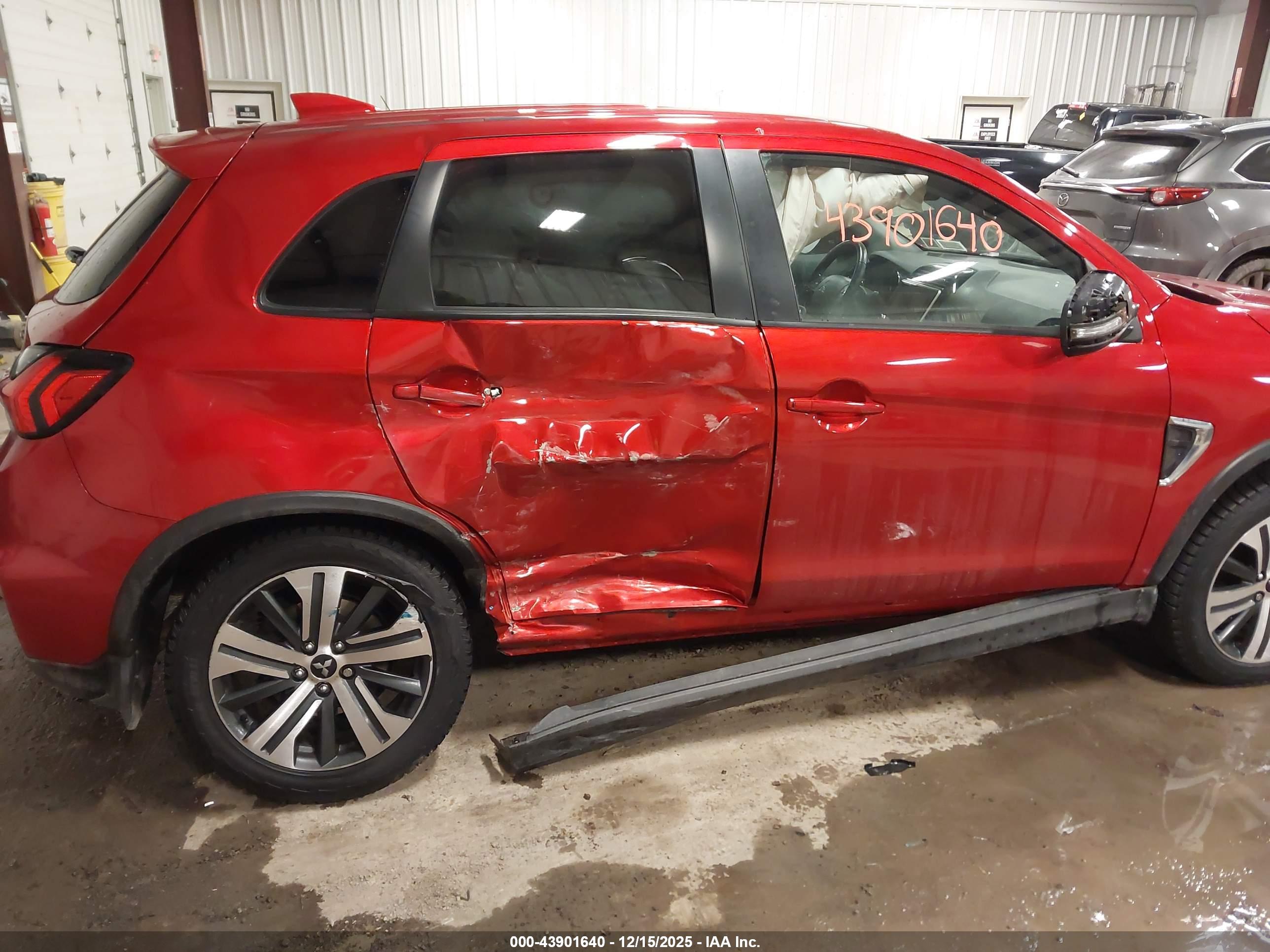 MITSUBISHI OUTLANDER image 6