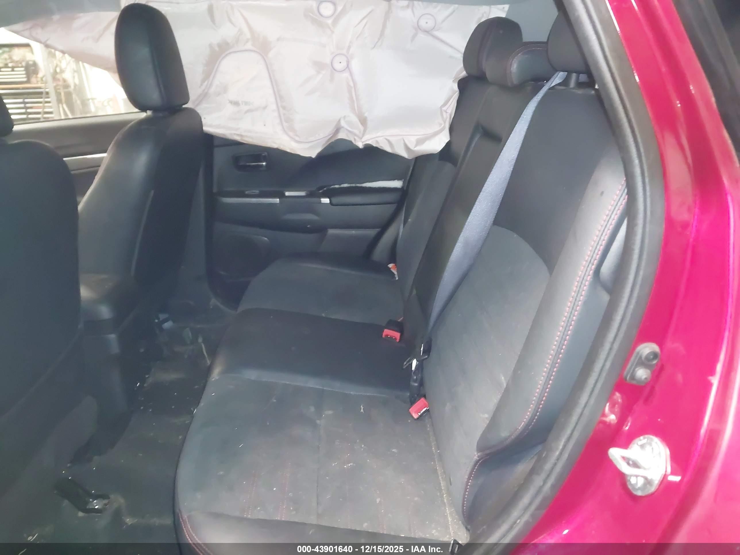 MITSUBISHI OUTLANDER image 8