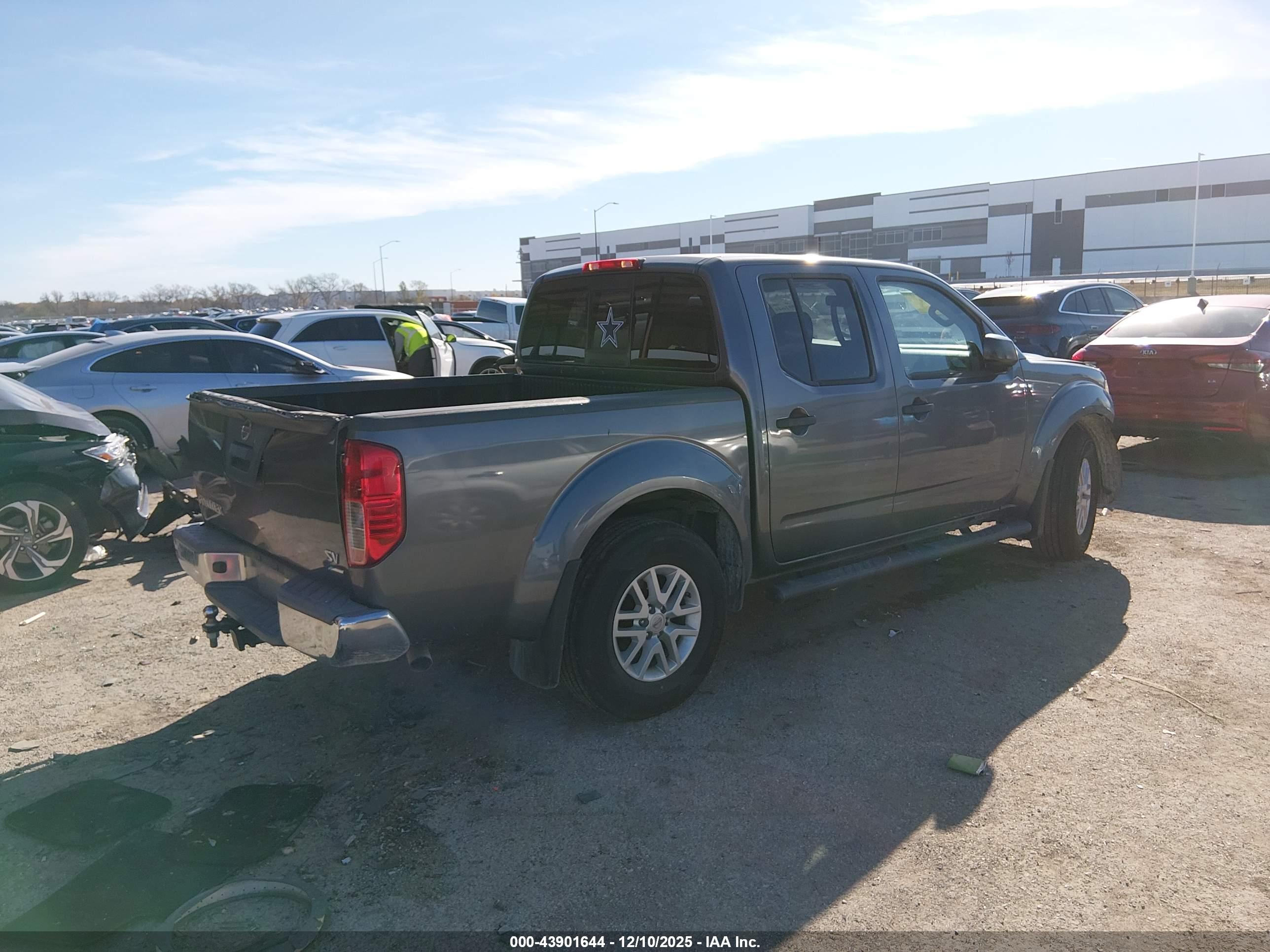NISSAN FRONTIER image 4