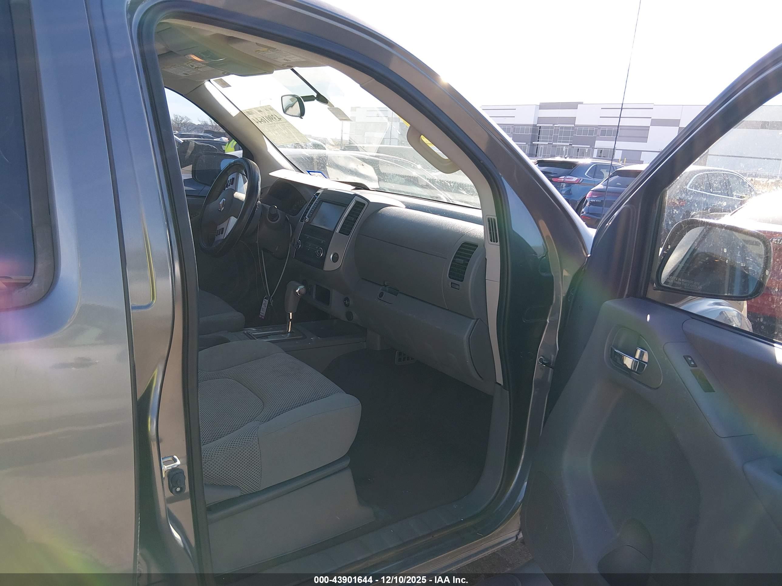 NISSAN FRONTIER image 5