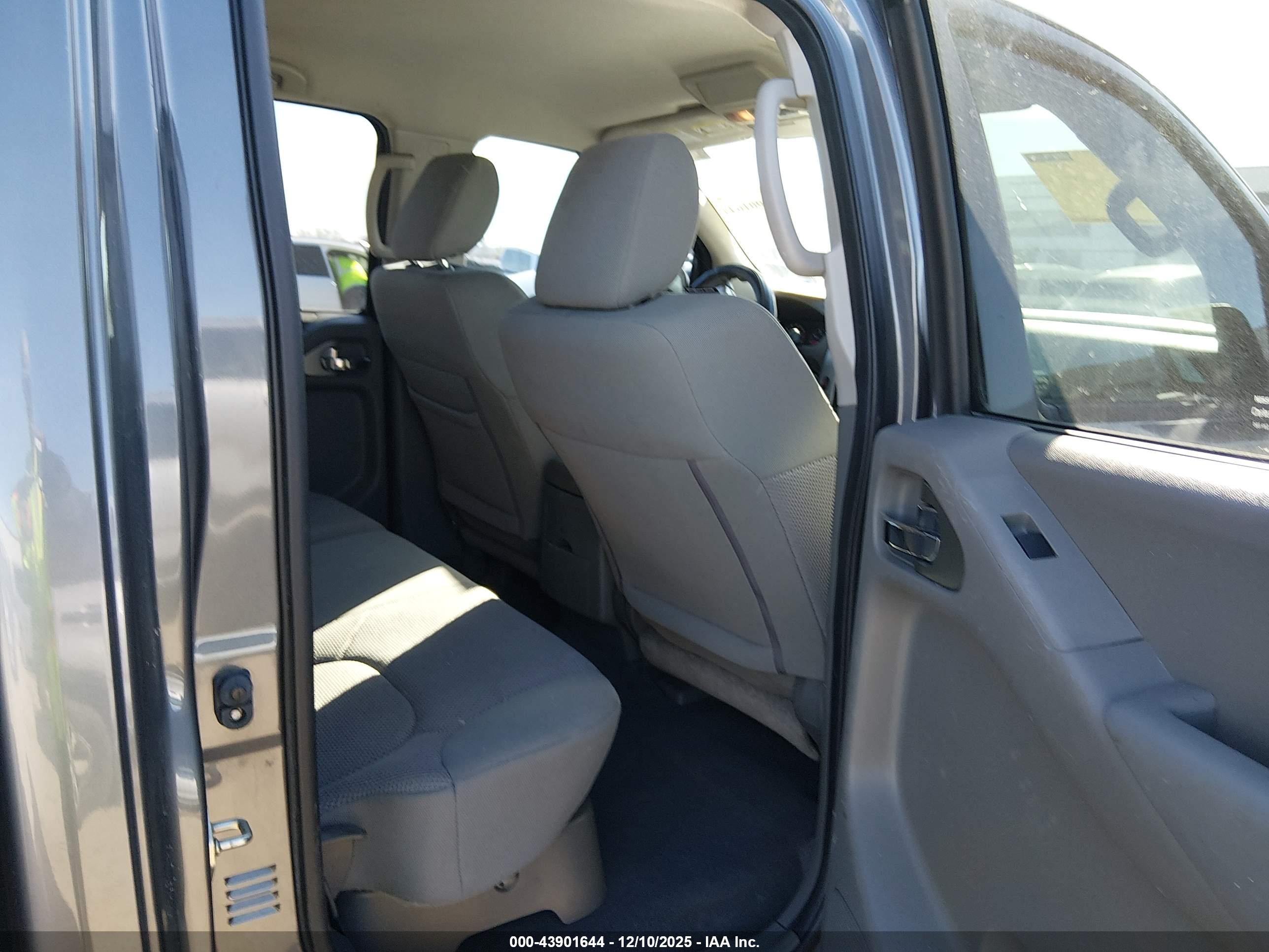 NISSAN FRONTIER image 8