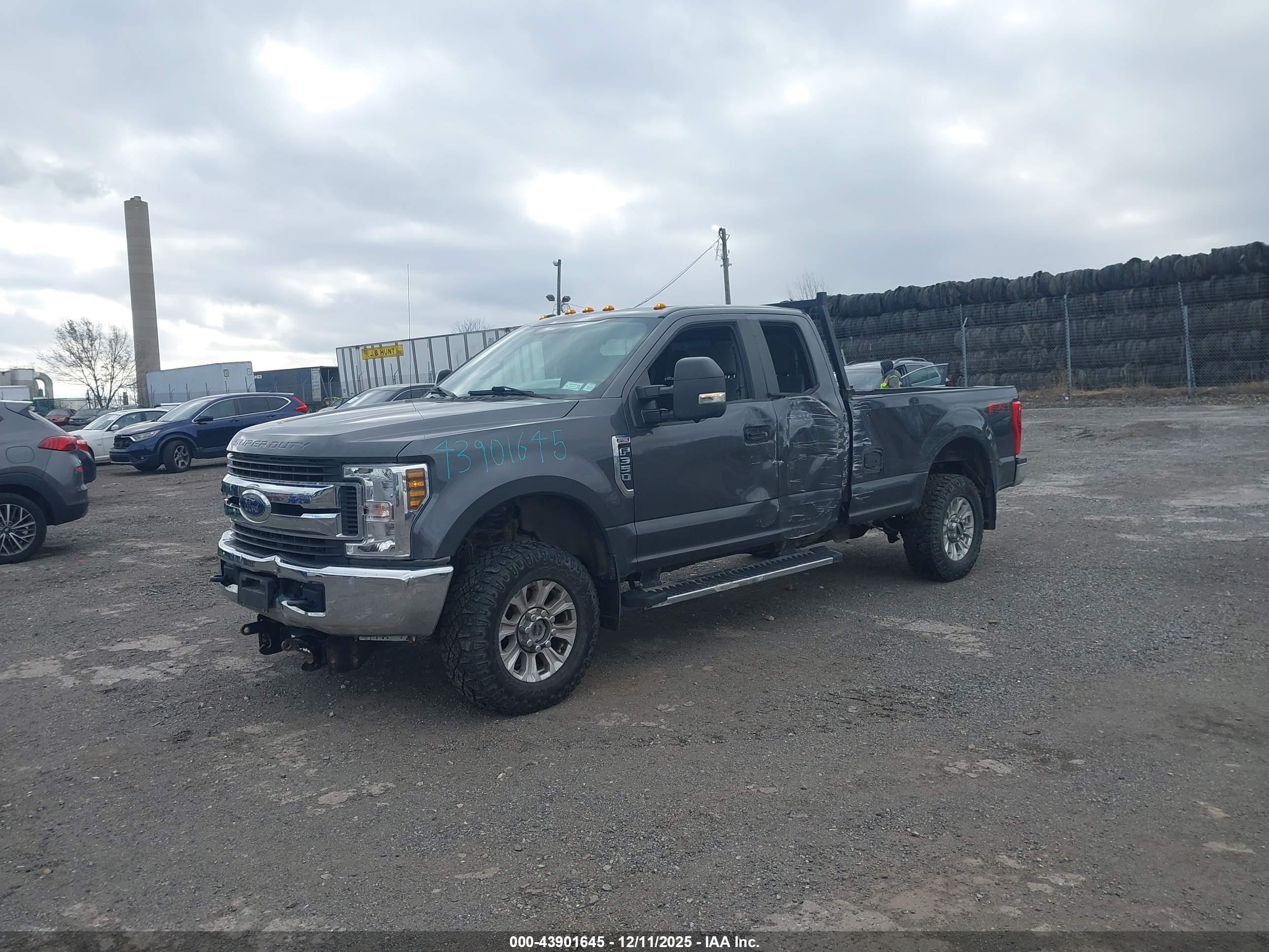 FORD F-350 image 2