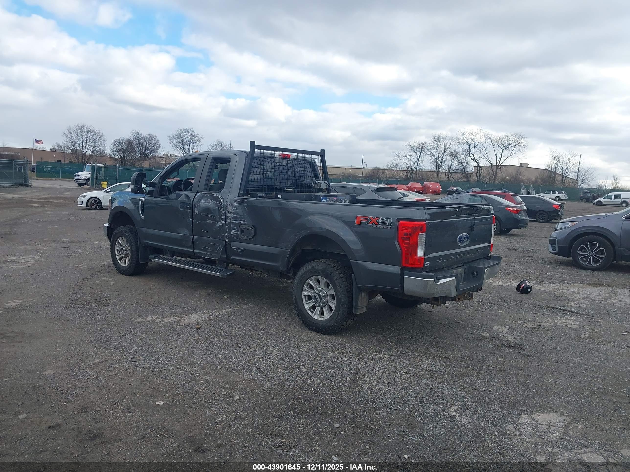 FORD F-350 image 3