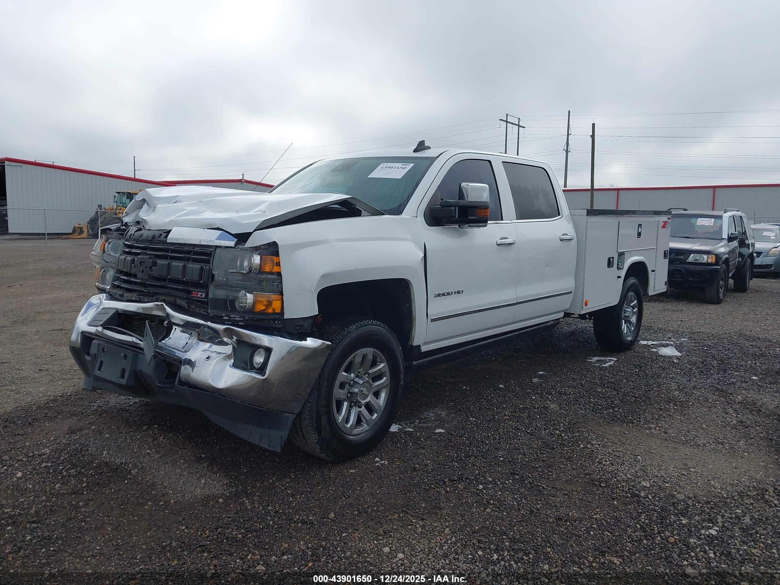 CHEVROLET SILVERADO image 2