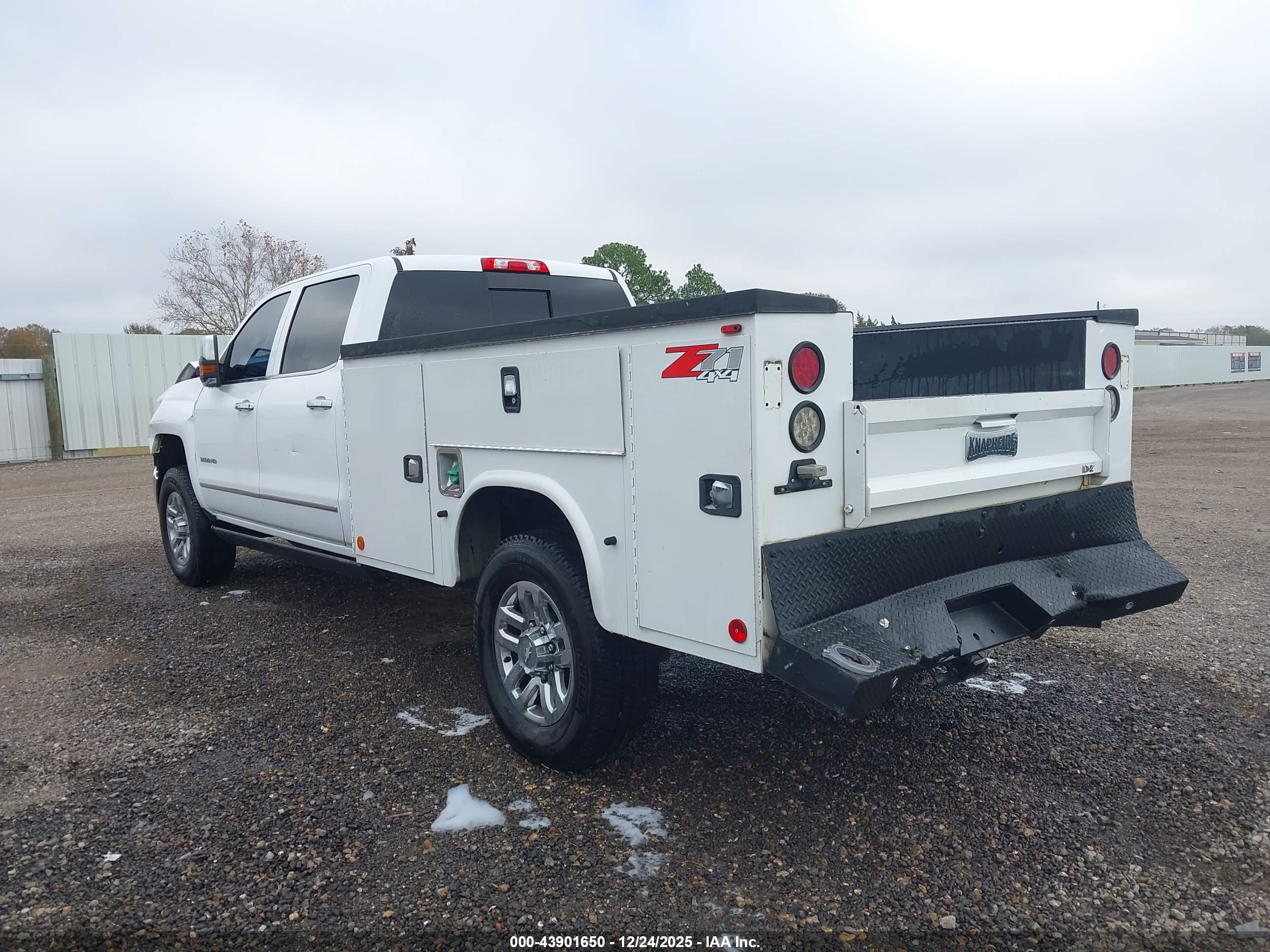 CHEVROLET SILVERADO image 3