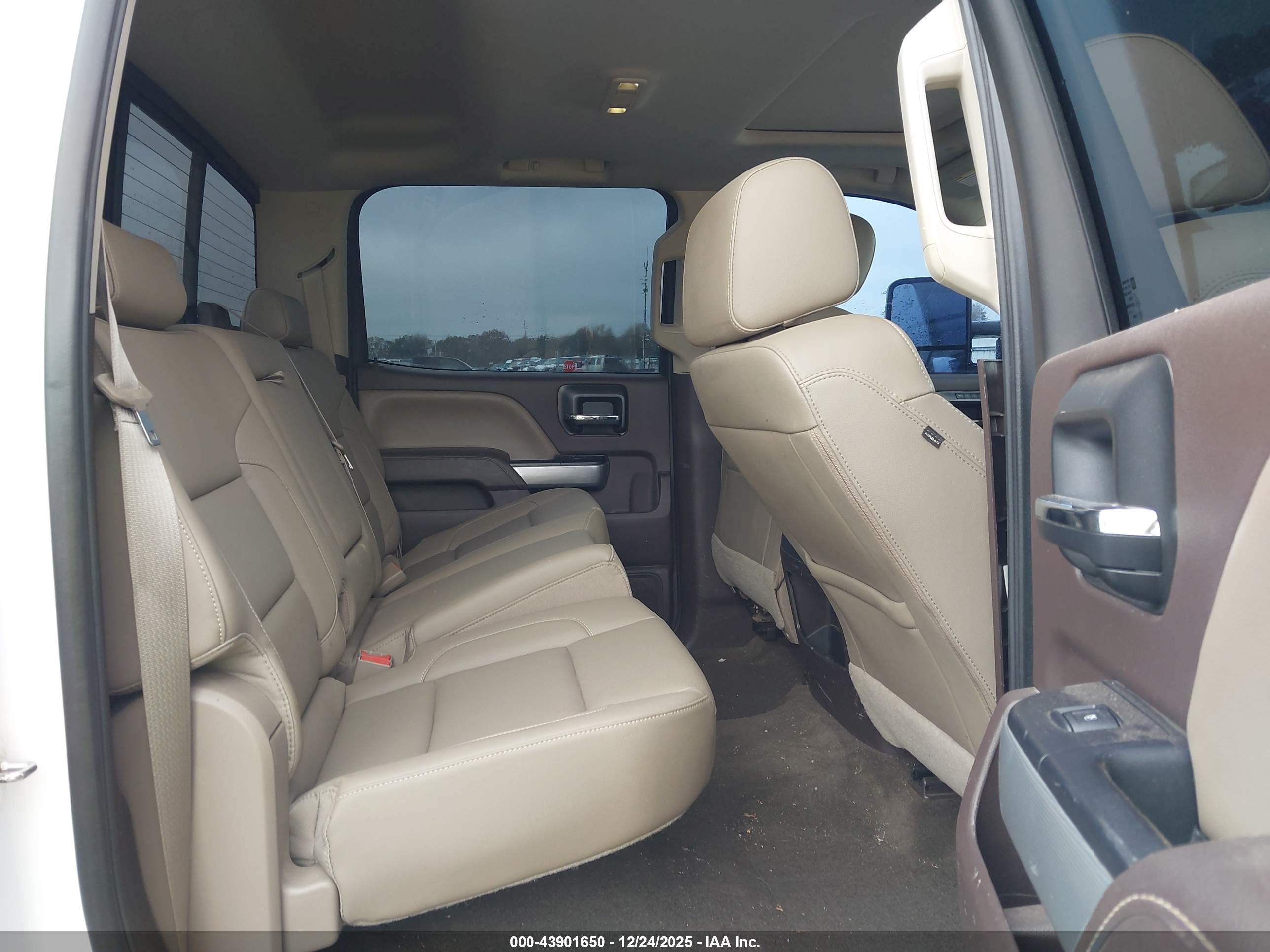 CHEVROLET SILVERADO image 7