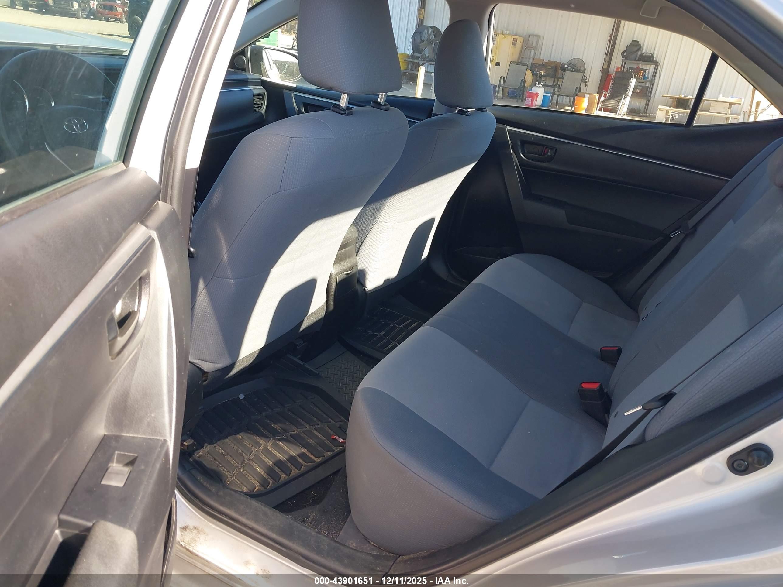 TOYOTA COROLLA image 8