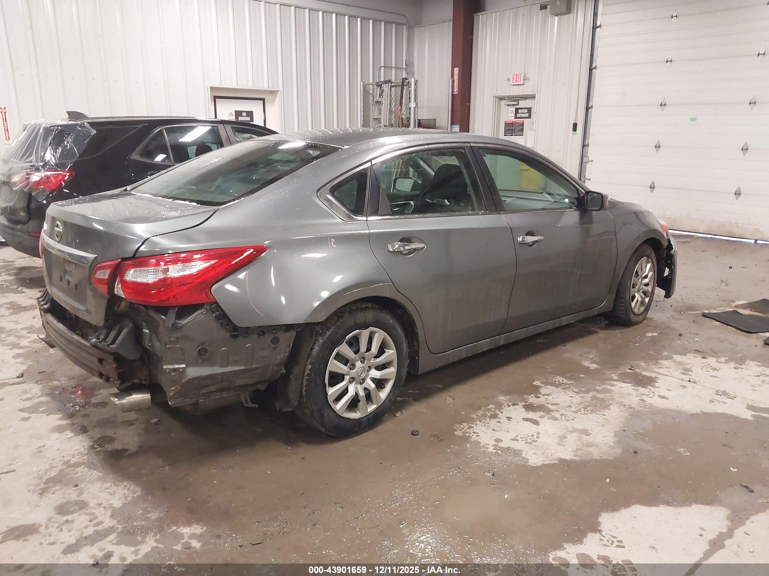 NISSAN ALTIMA image 4