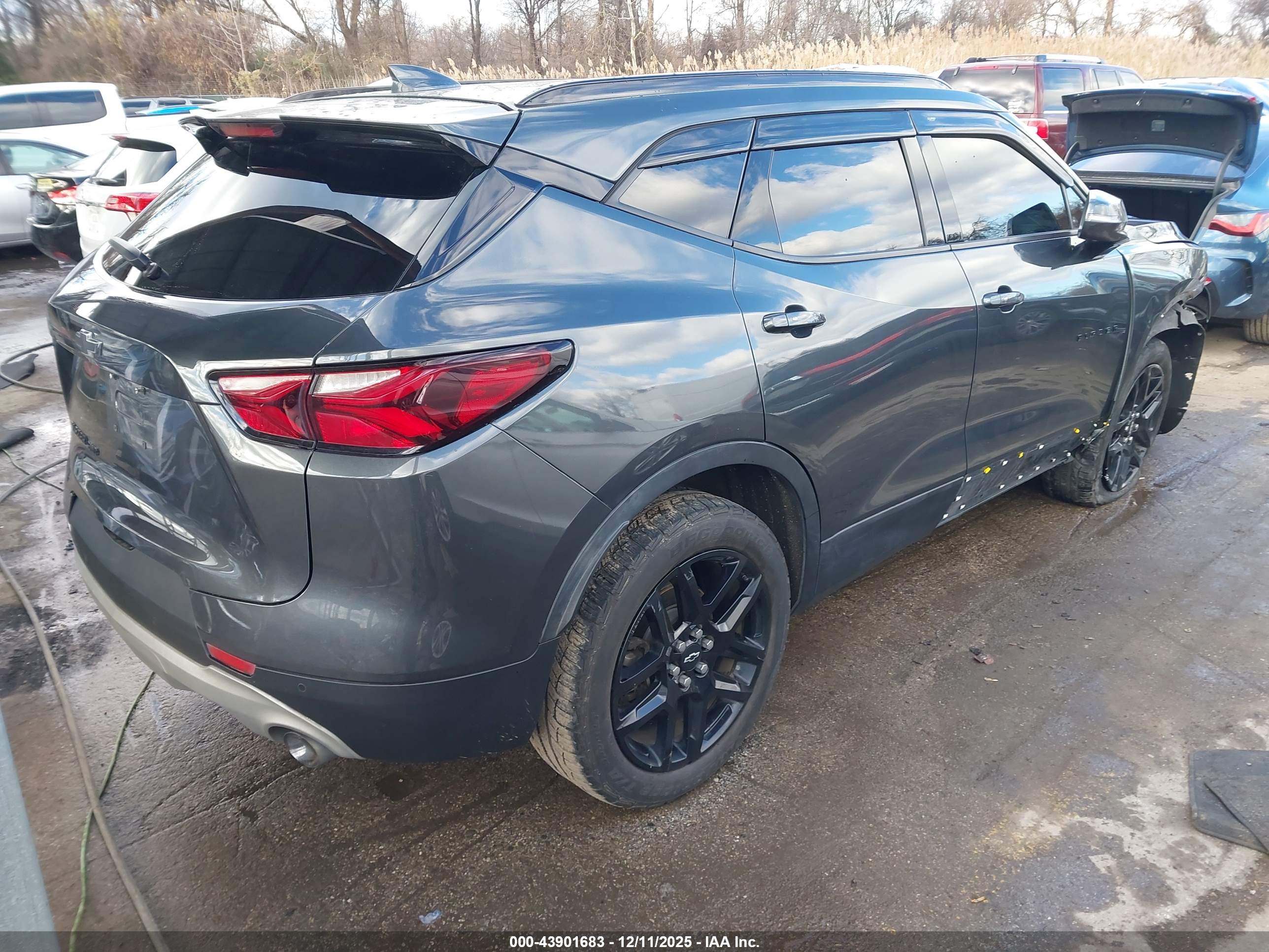 CHEVROLET BLAZER image 4