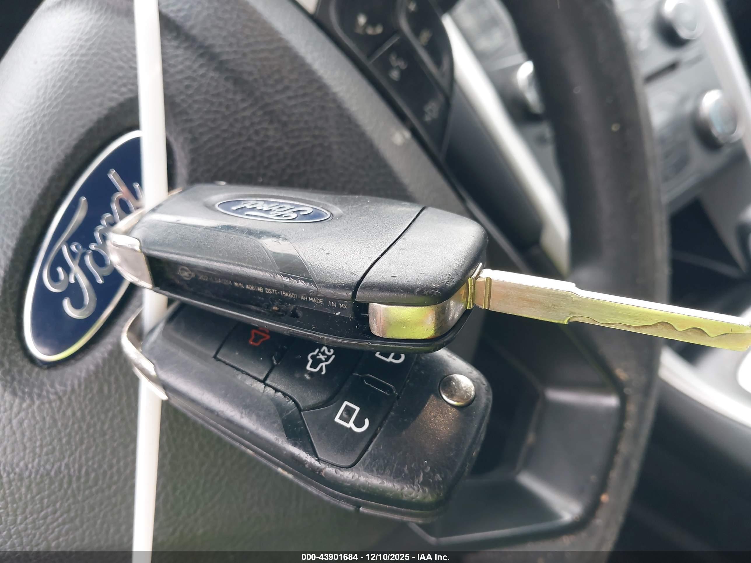 FORD FUSION image 11