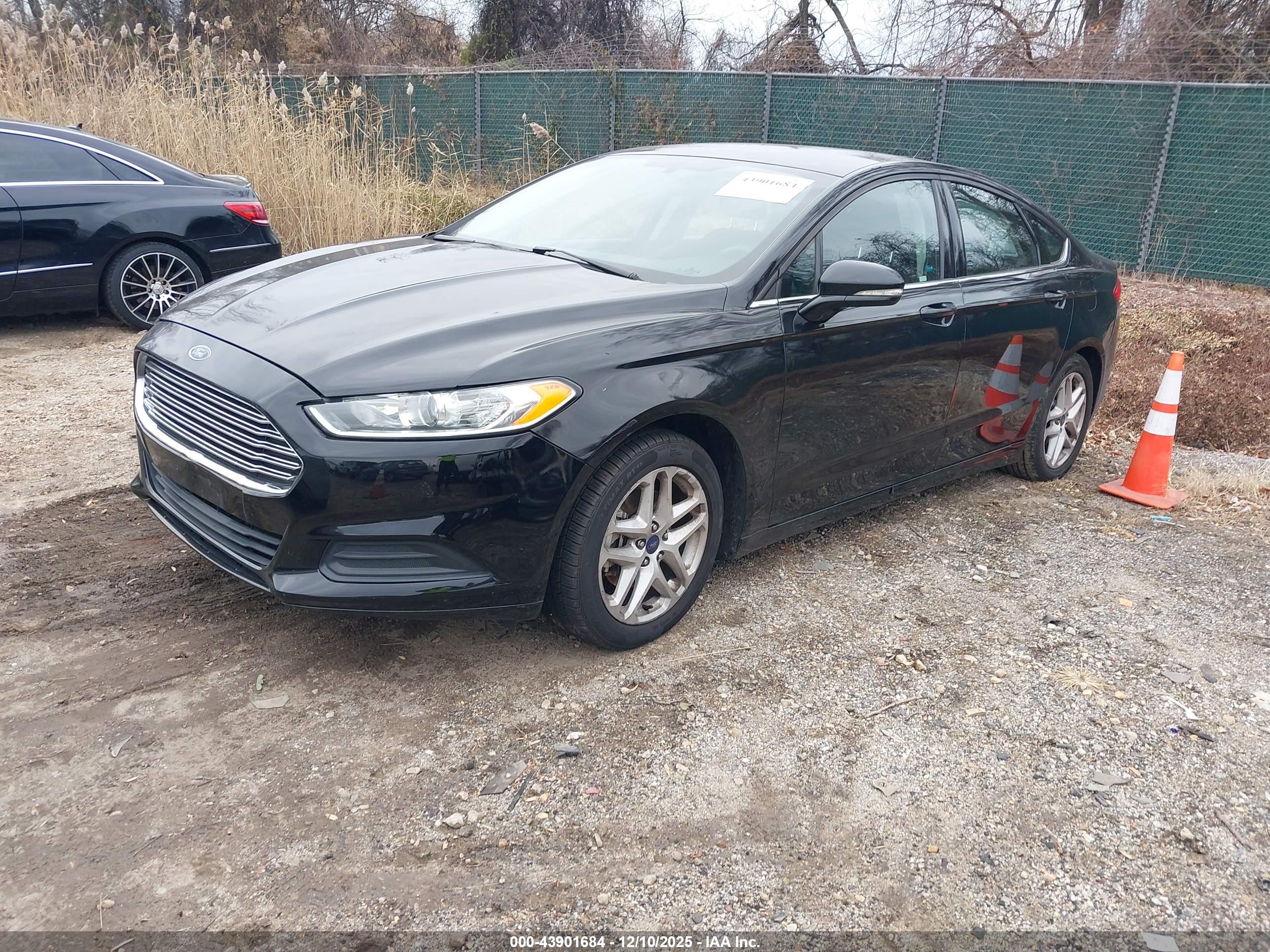 FORD FUSION image 2