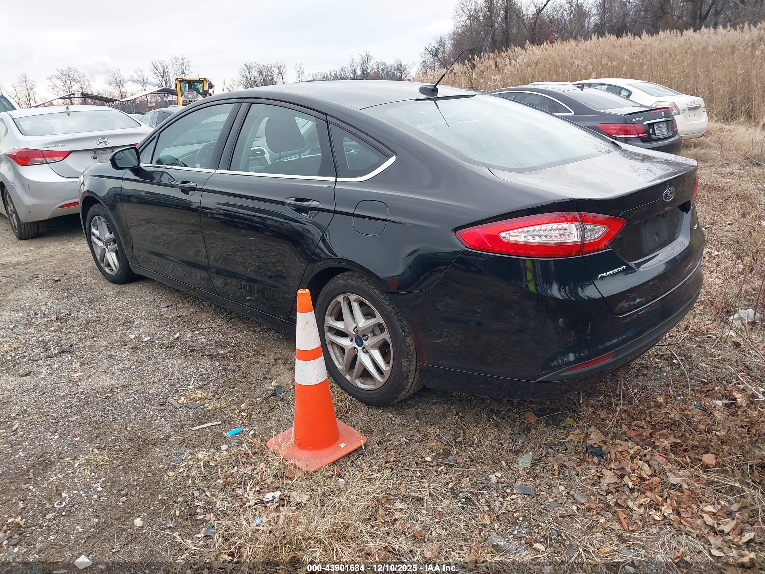 FORD FUSION image 3