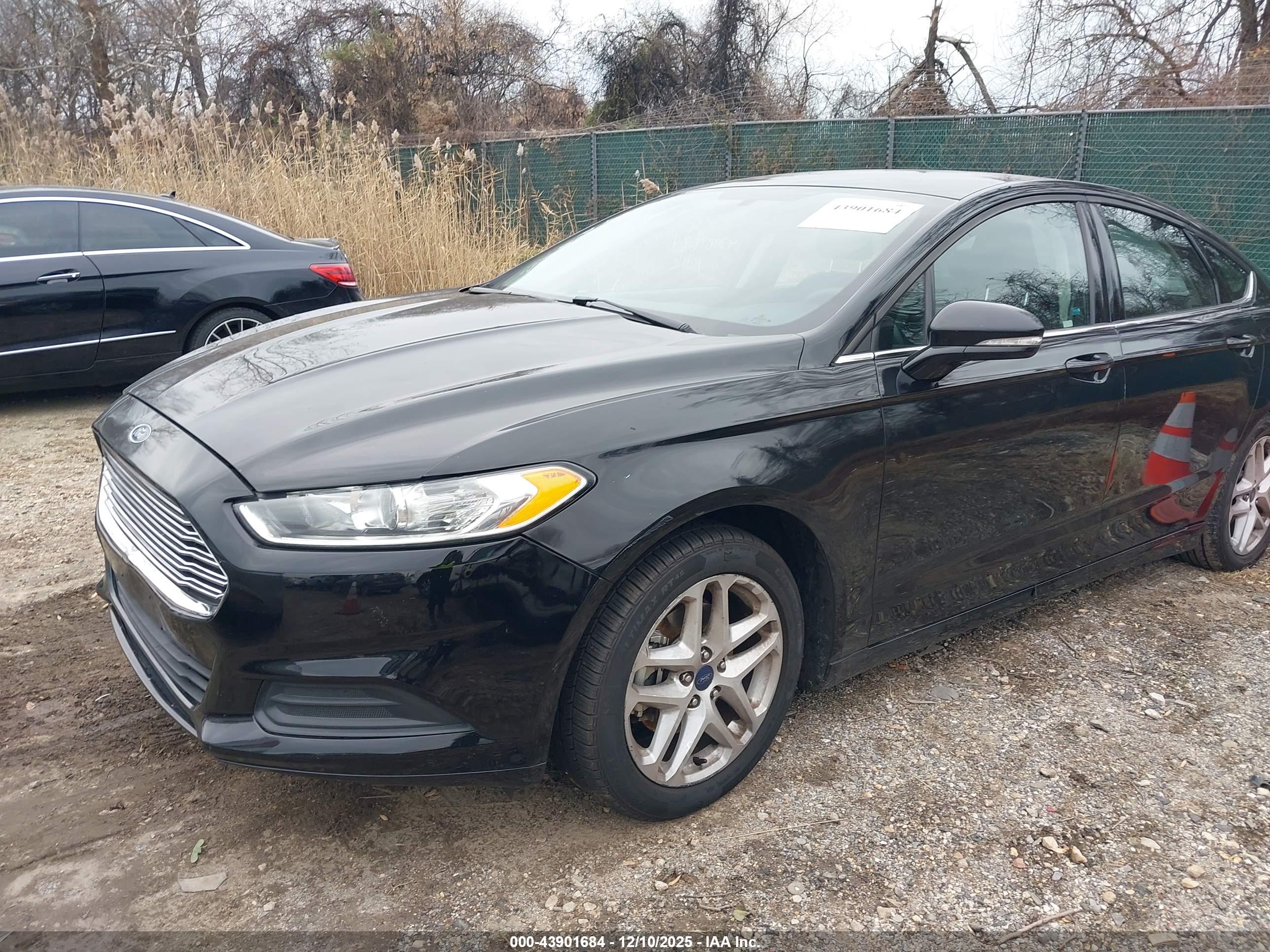 FORD FUSION image 6