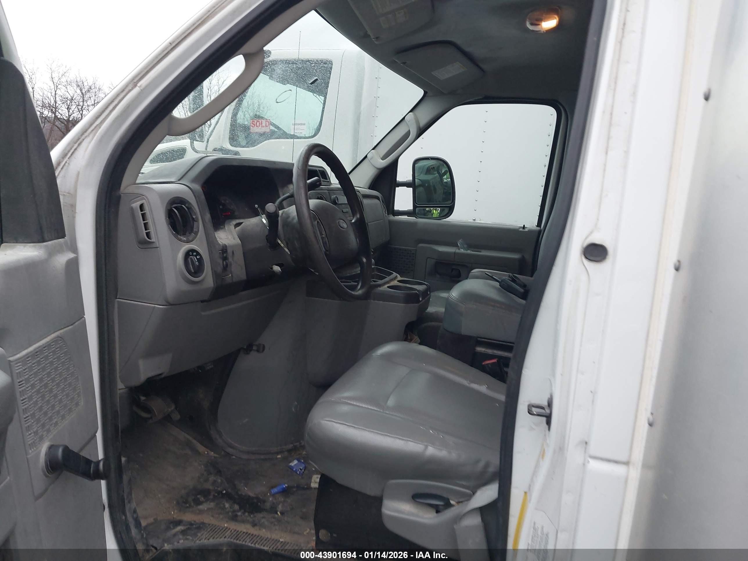 FORD E-350 image 8