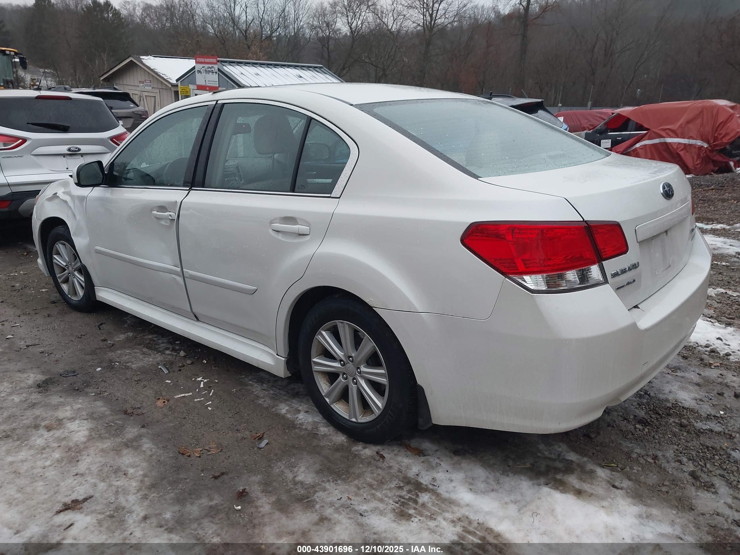 SUBARU LEGACY image 3