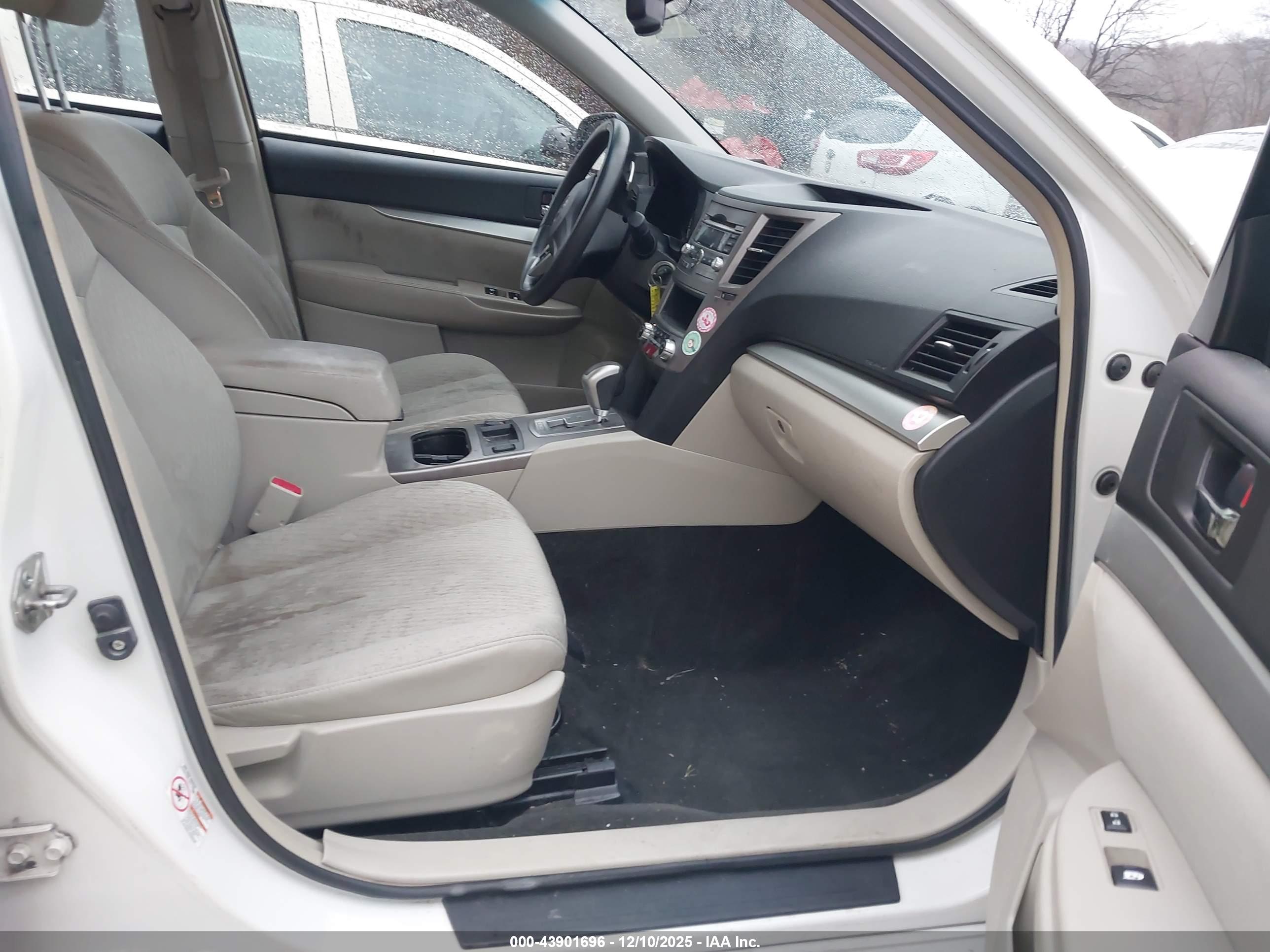 SUBARU LEGACY image 5