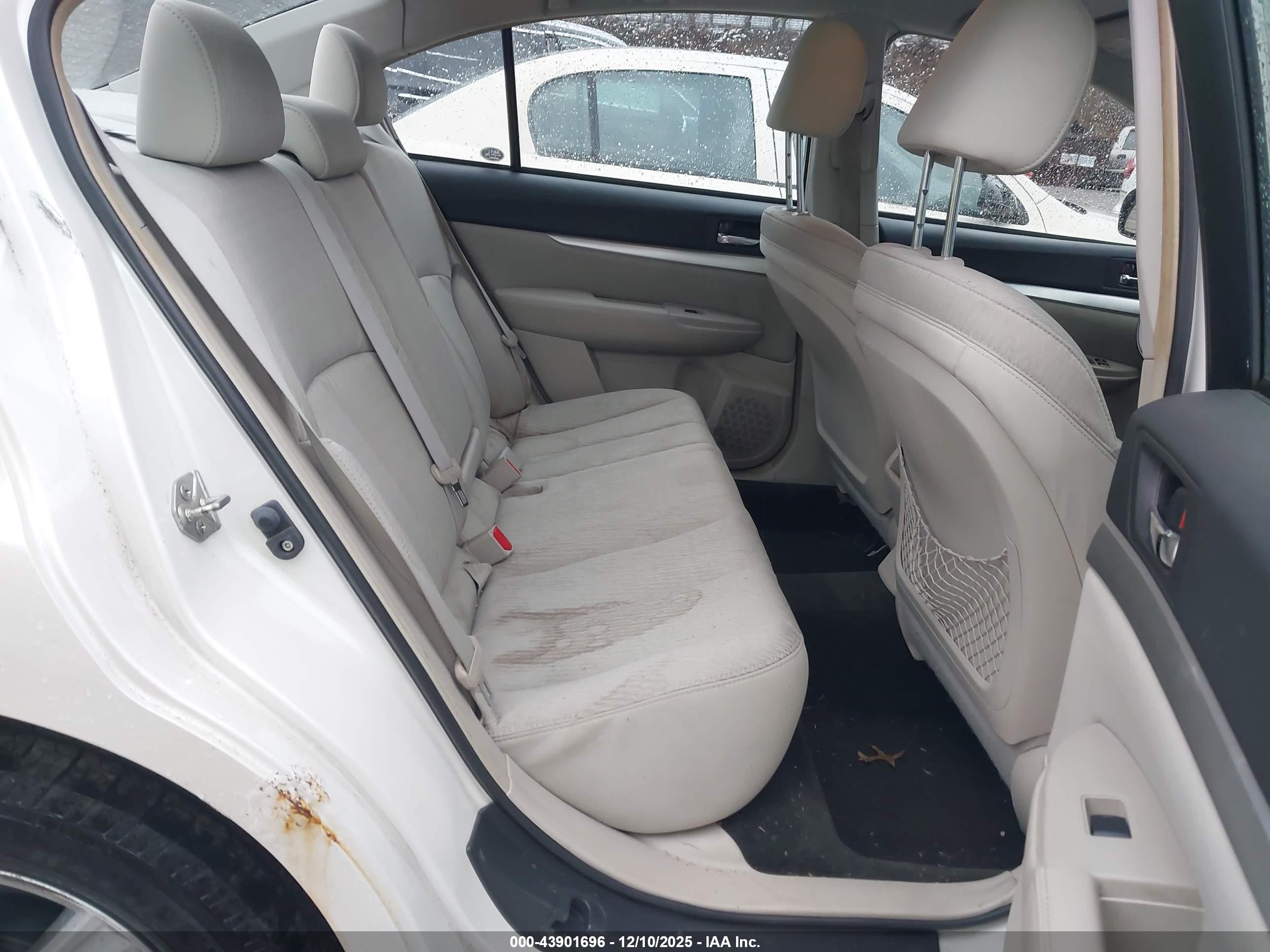 SUBARU LEGACY image 8