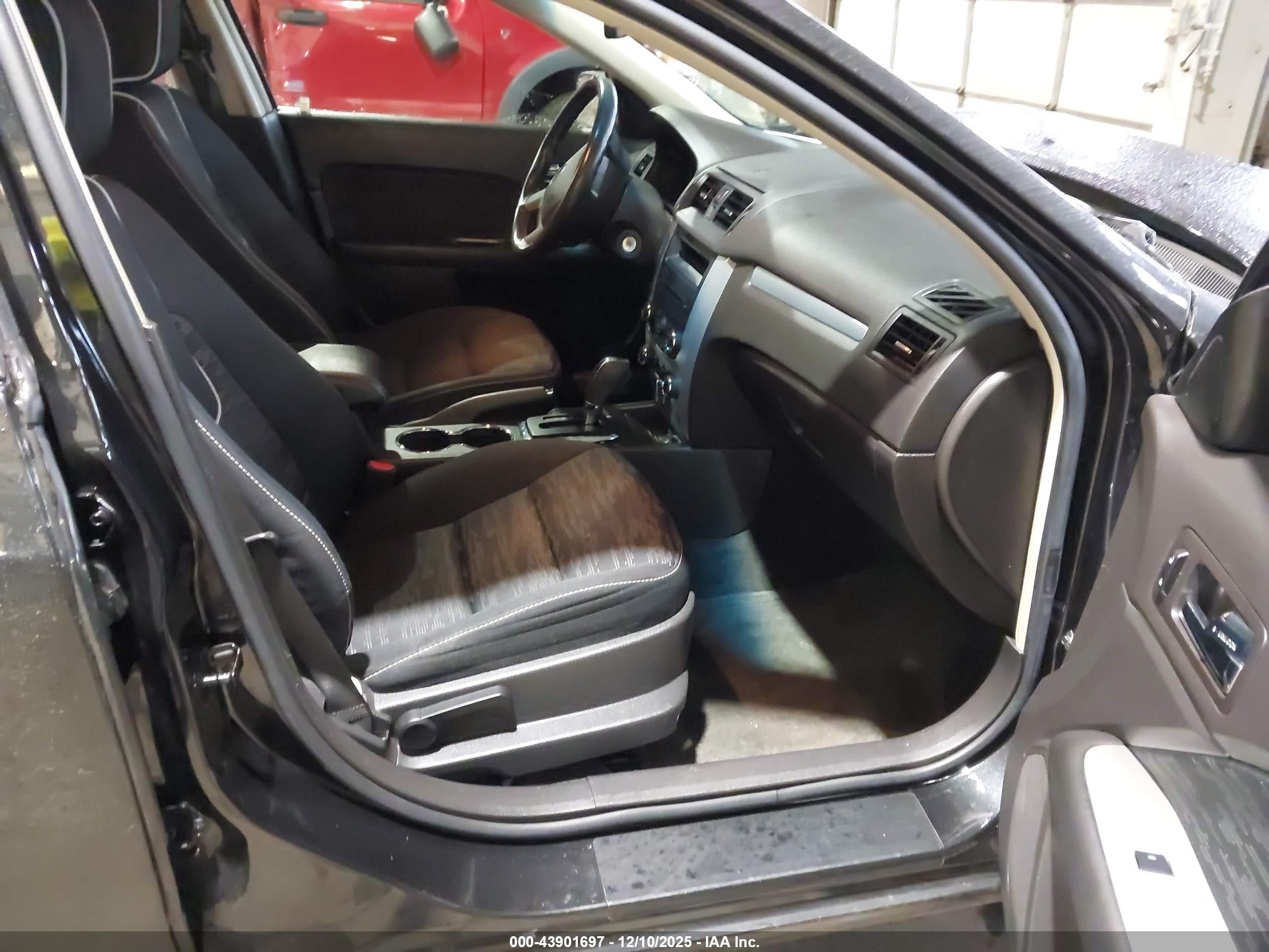 FORD FUSION image 5