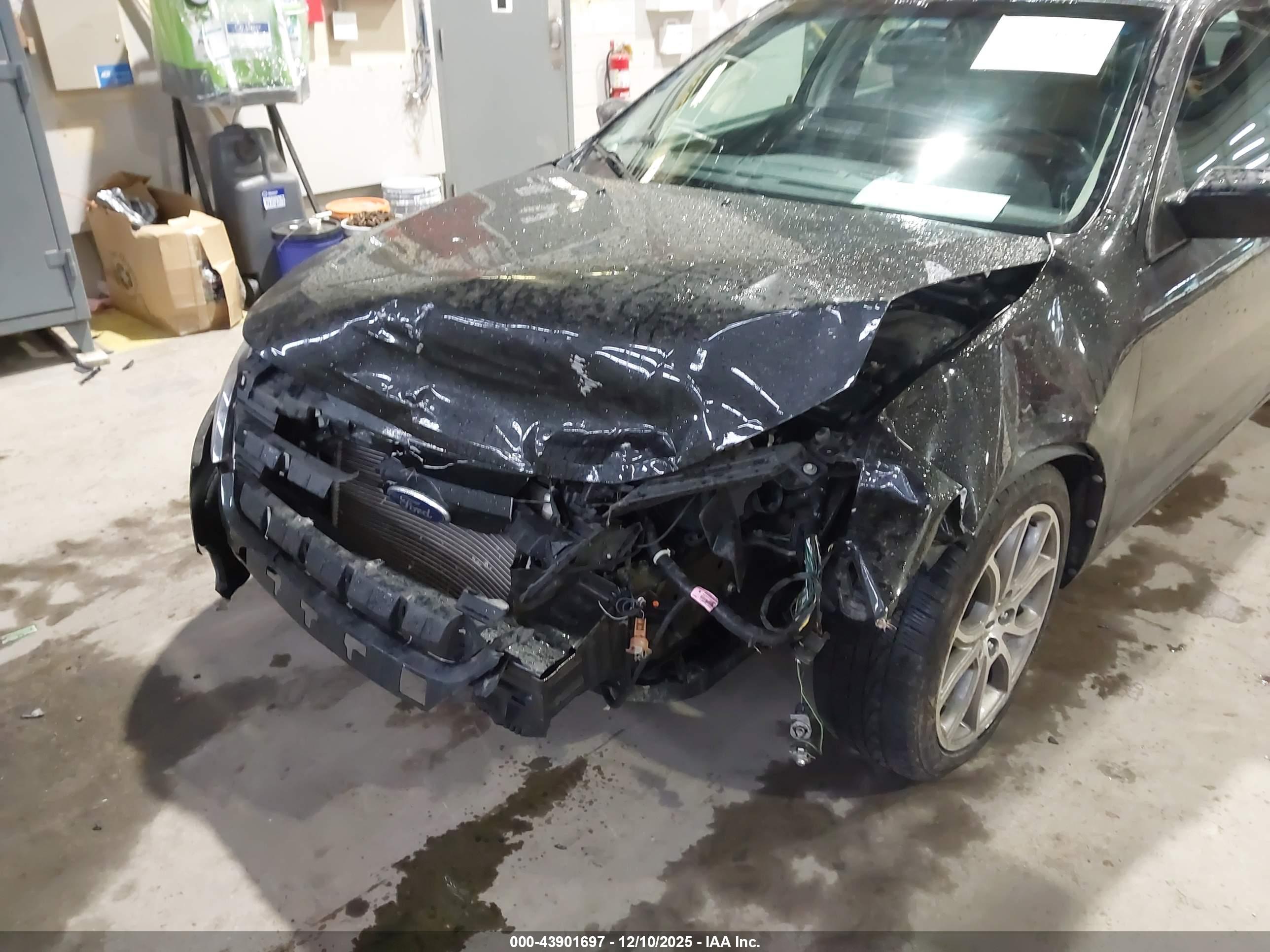 FORD FUSION image 6