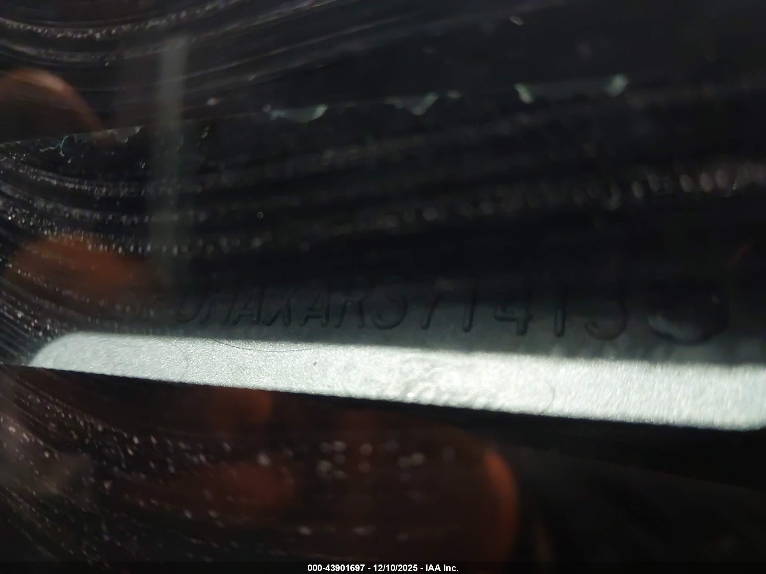 FORD FUSION image 9