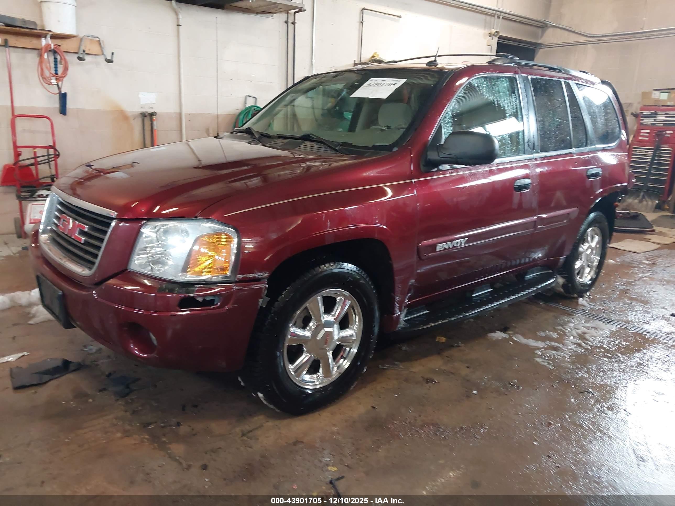 GMC ENVOY image 2