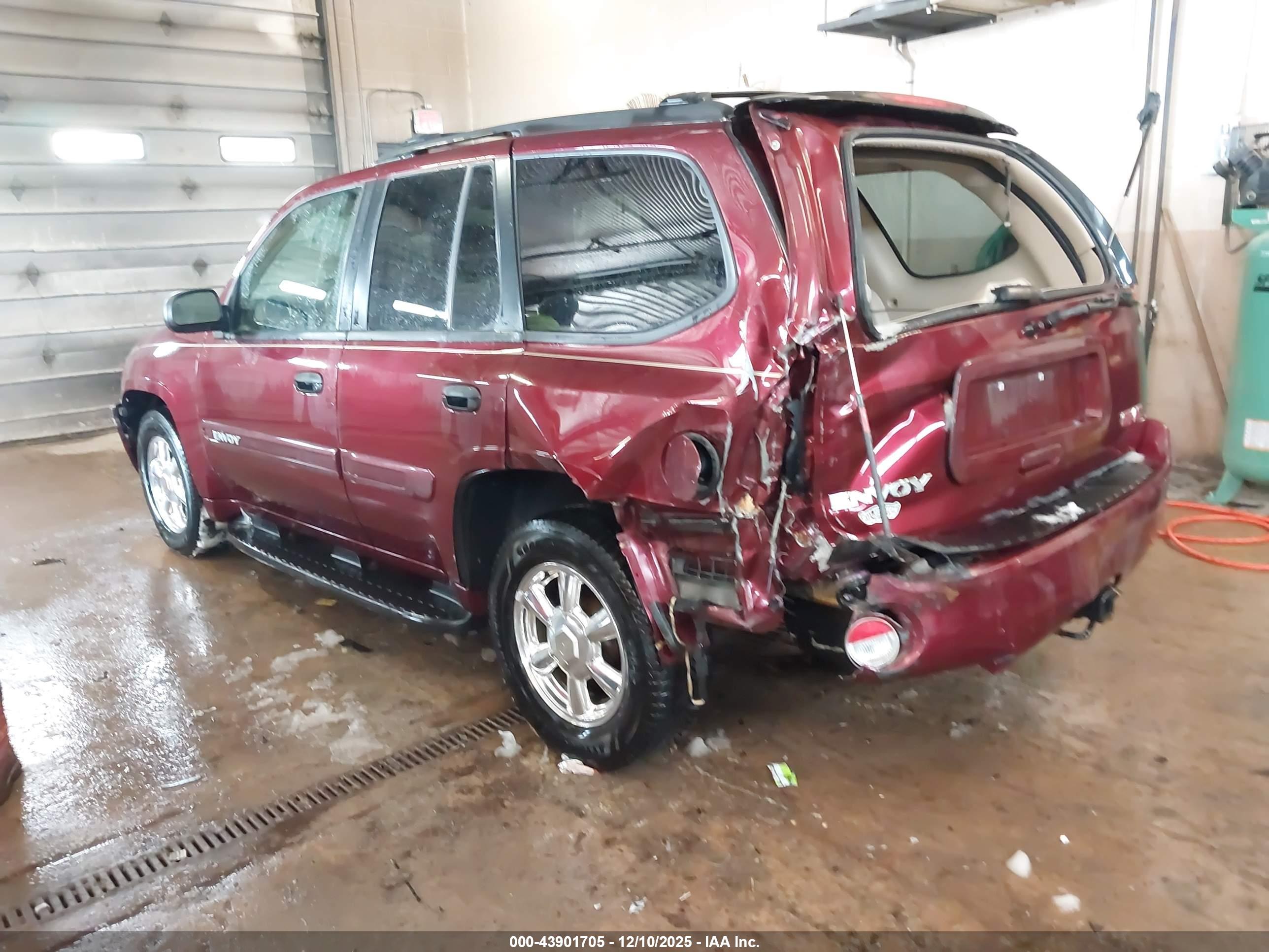 GMC ENVOY image 3