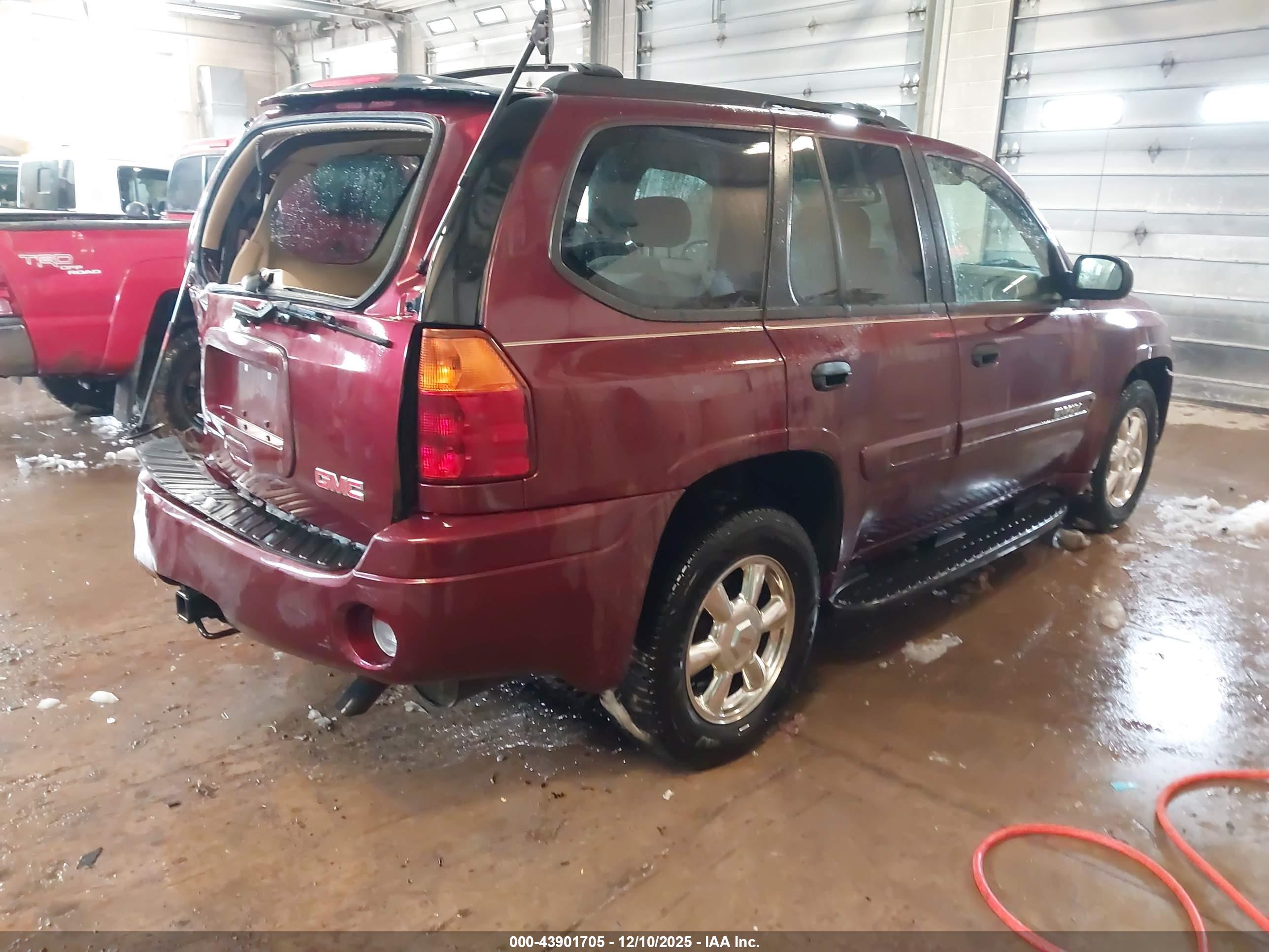 GMC ENVOY image 4