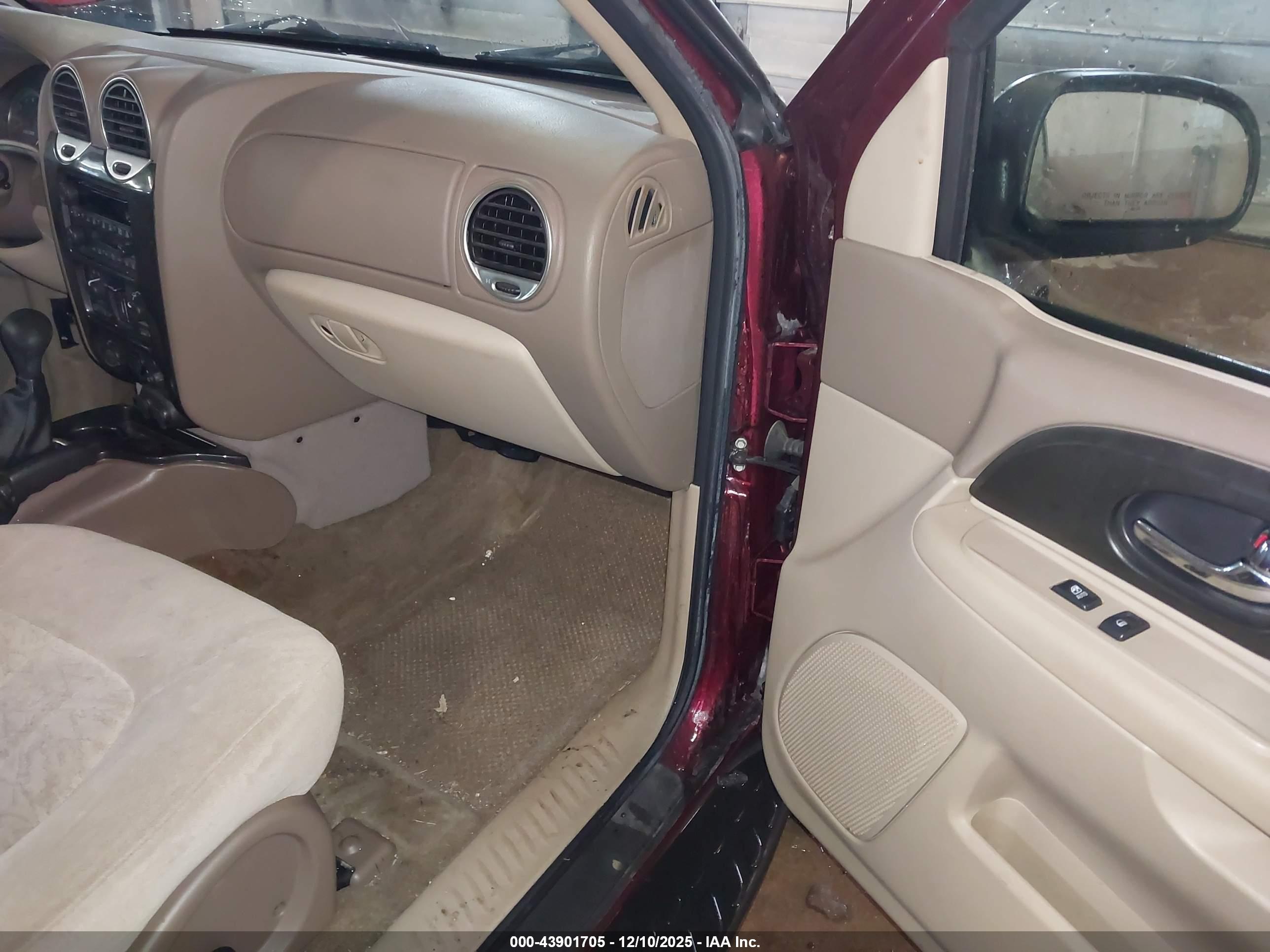 GMC ENVOY image 5