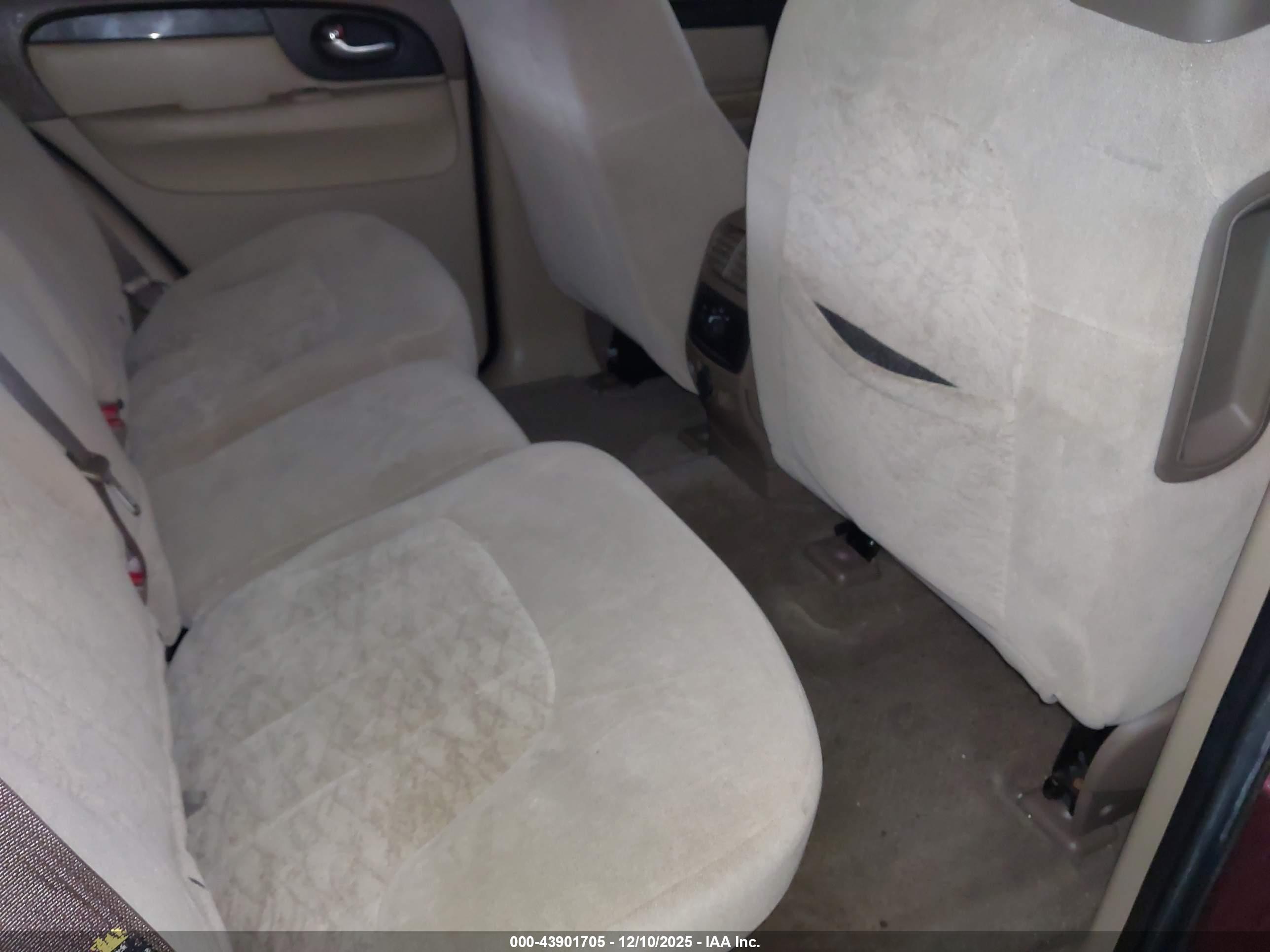 GMC ENVOY image 8